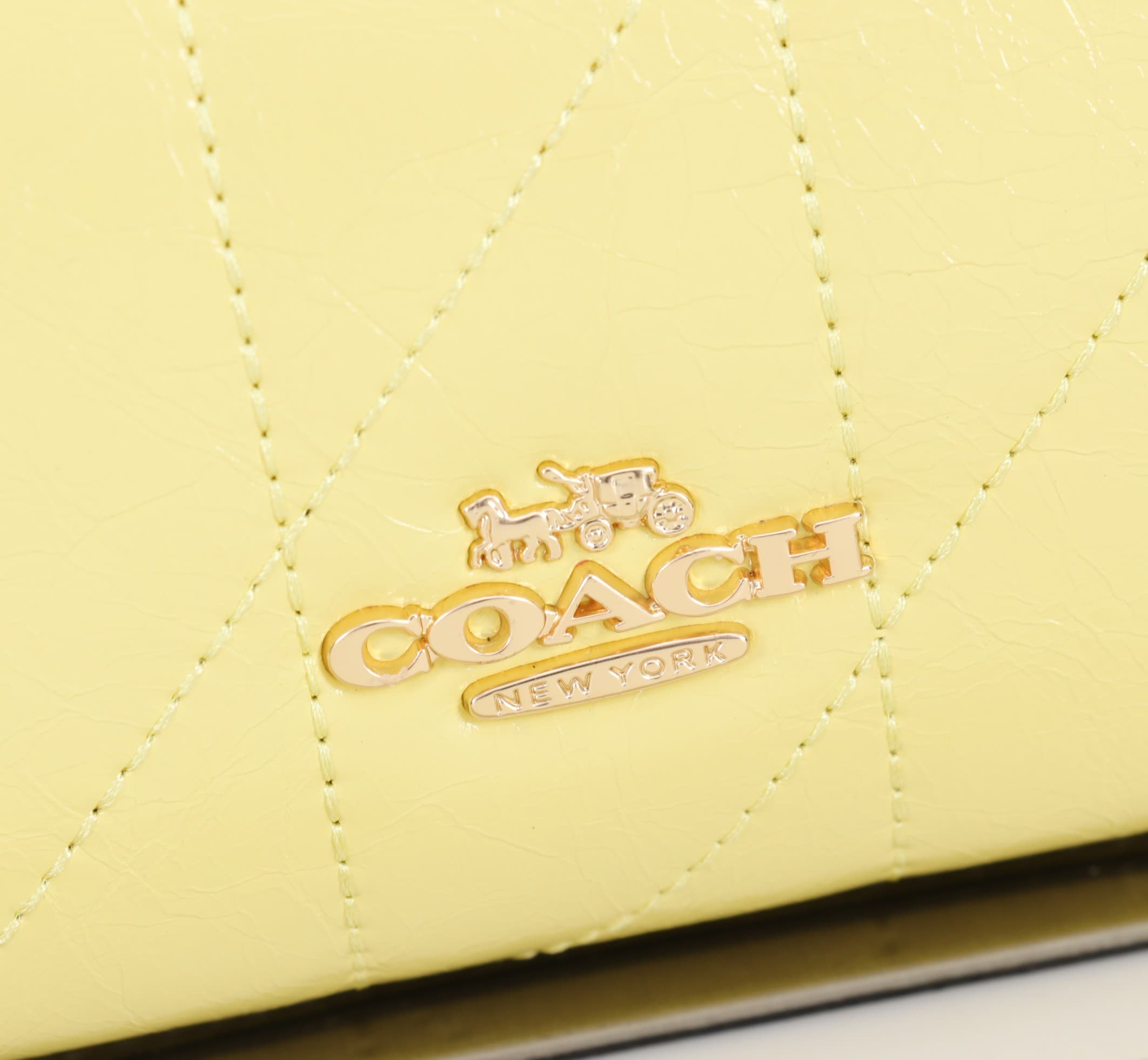 Coach Caitlin Shoulder Bag With Quilting Glazed leather/Gold/Soft Yellow High