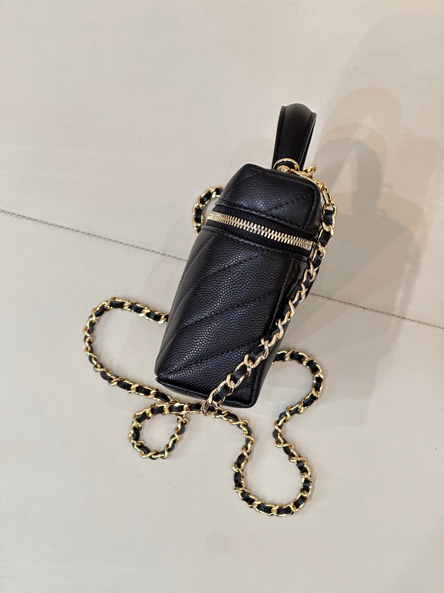 Chanel Vanity with Chain Grained Shiny Calfskin & Gold-Tone Metal Black AP5212 TOP