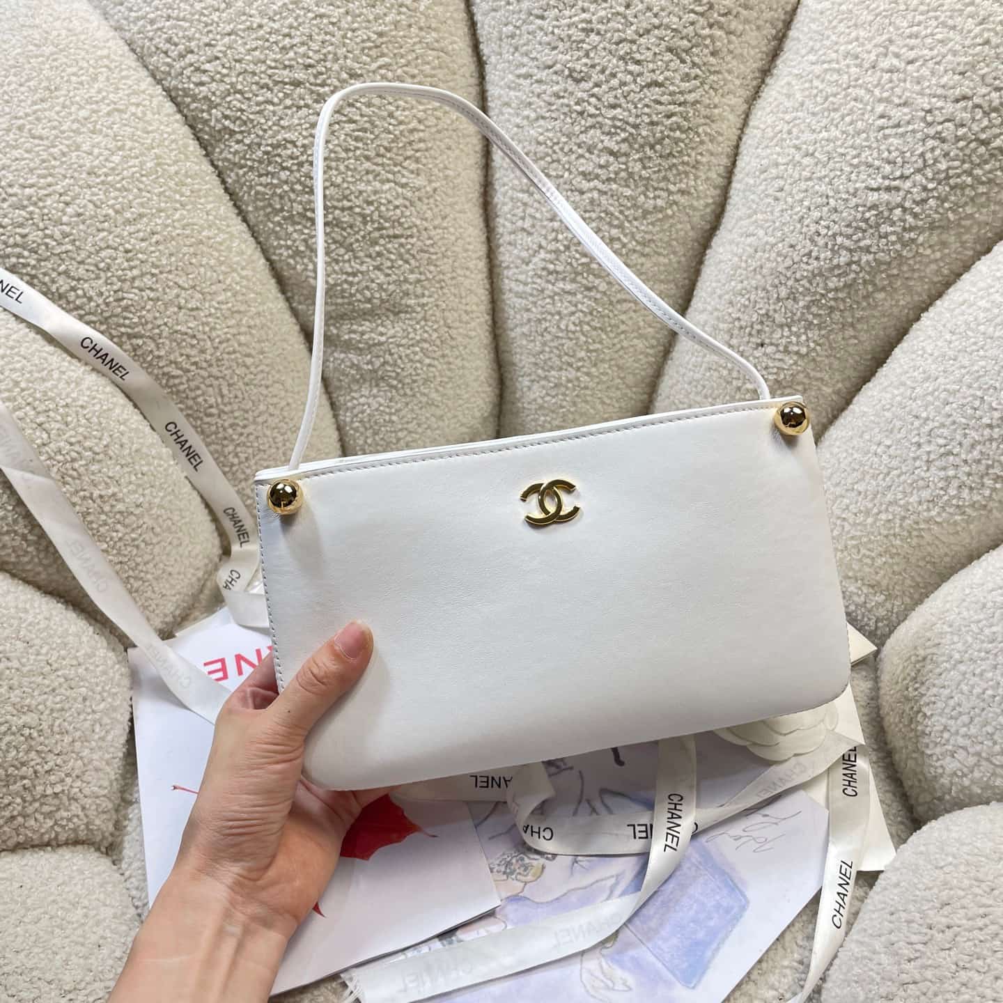Chanel Shoulder Bag Shiny Calfskin& Gold-Tone Metal White AS6238 High