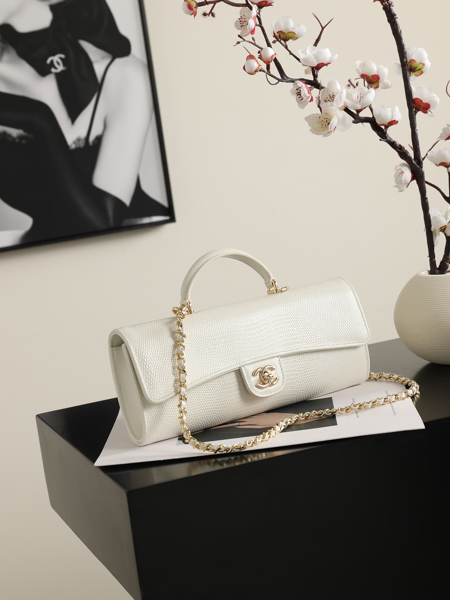 Chanel Clutch with chain Lizard Embossed Calfskin & Gold-Tone Metal White AP5280 A