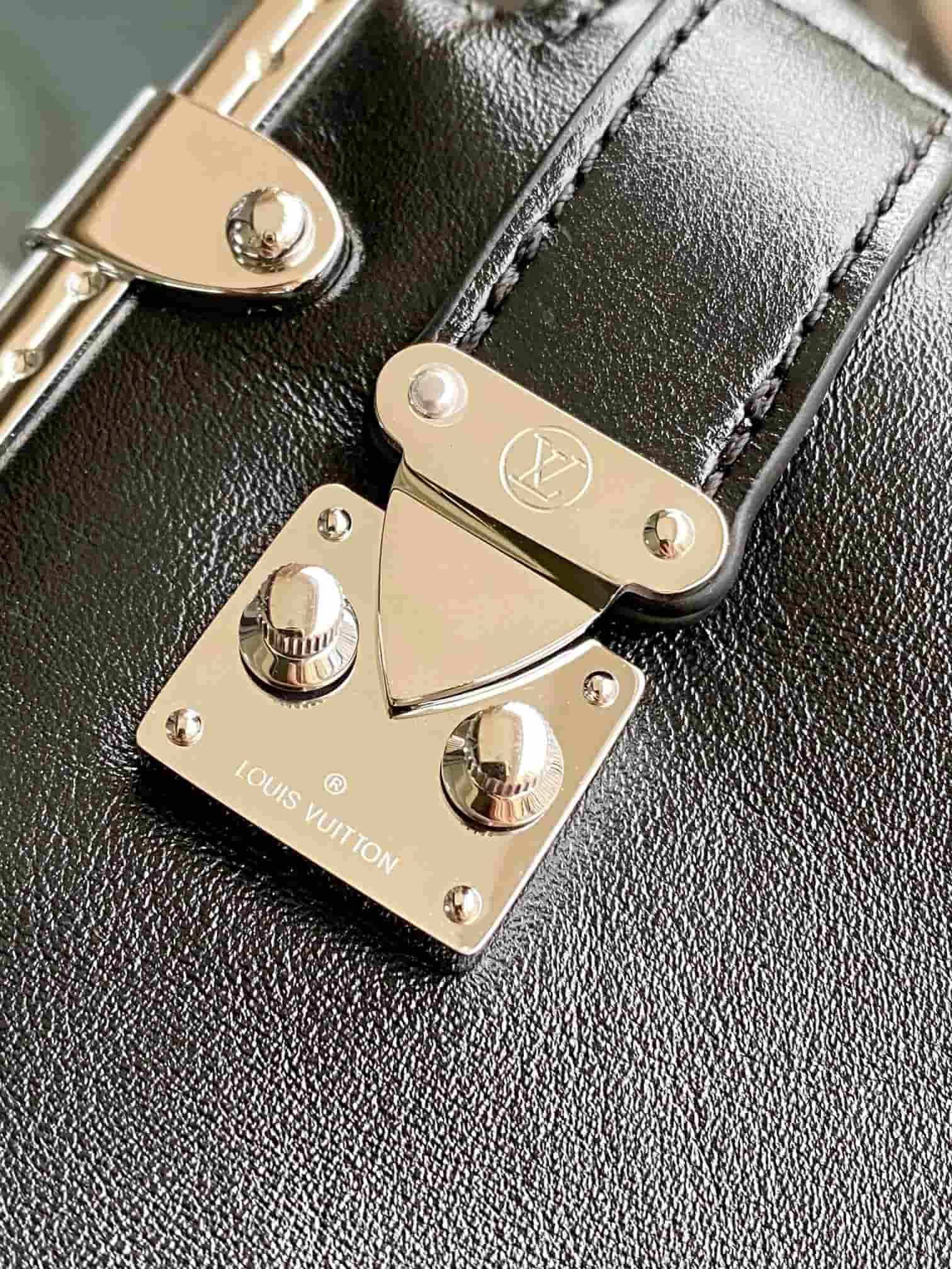 Louis Vuitton Slim Trunk Calf leather M25445 Top