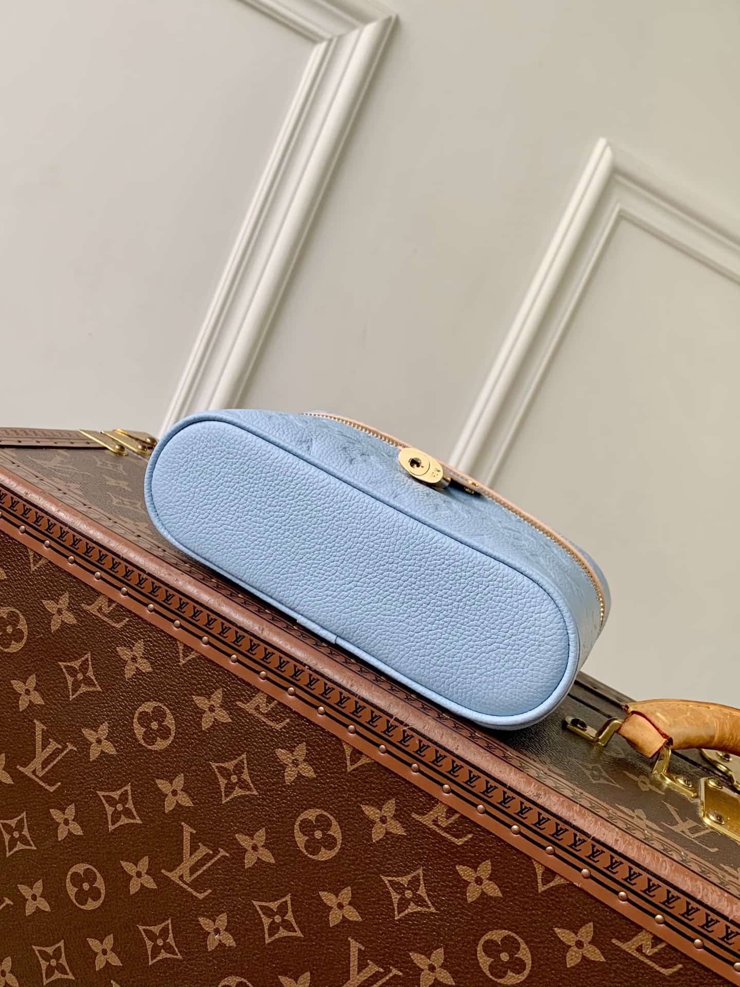 Louis Vuitton Vanity Chain Pouch Blue Iris/Peuplier Cowhide leather M2A007 High