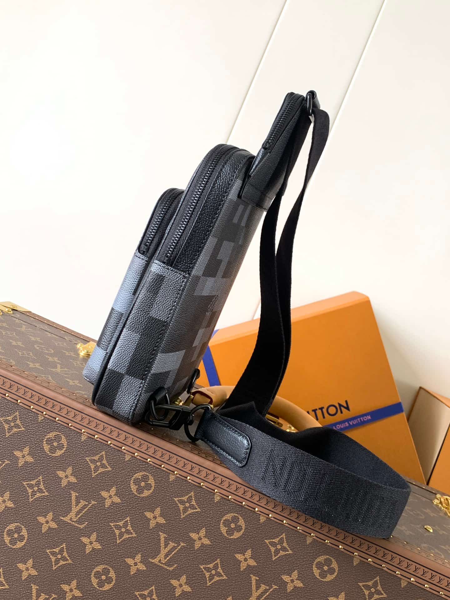 Louis Vuitton Avenue Slingbag Damoflage Black coated canvas M14953 High