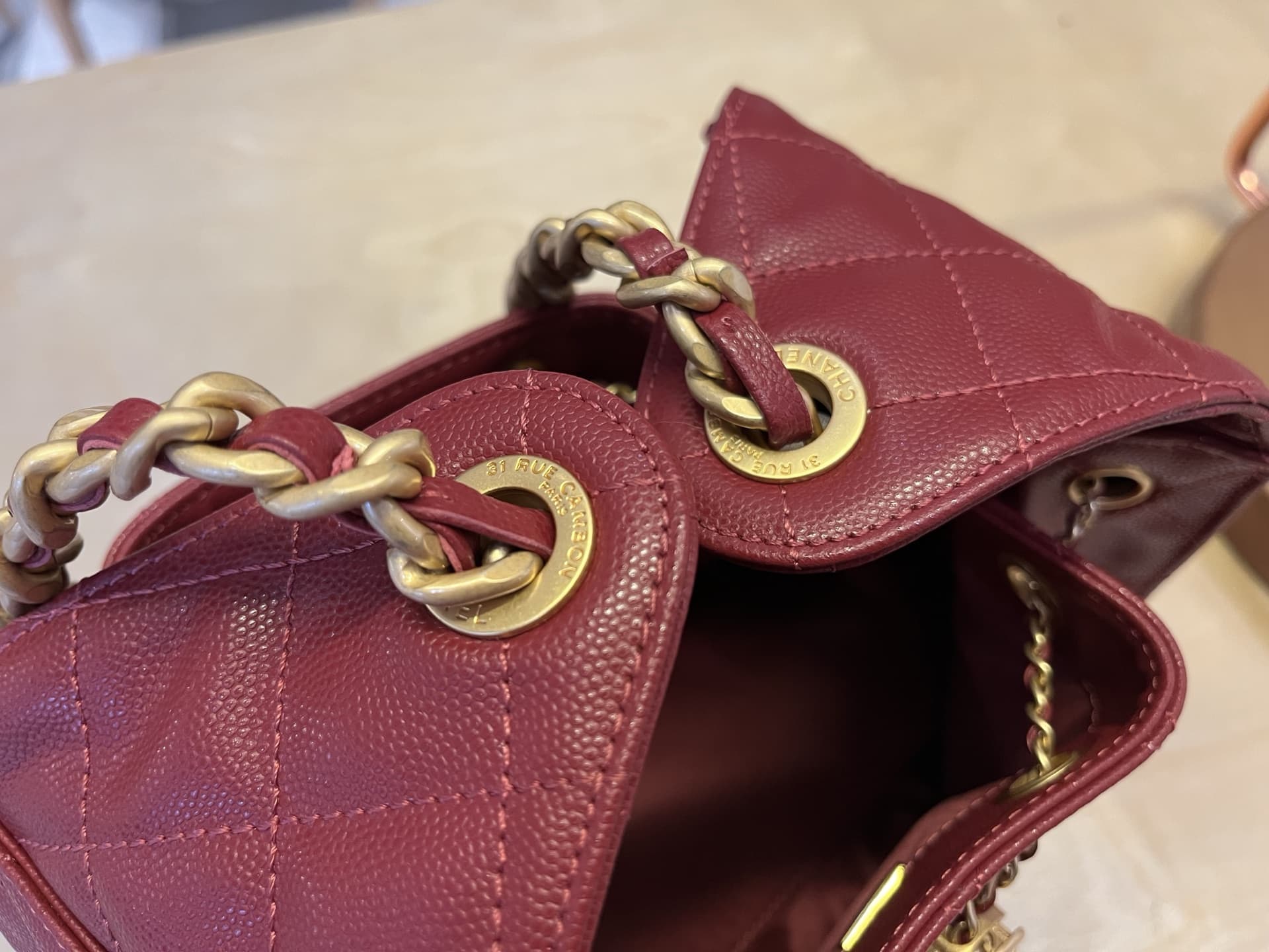 Chanel 25 Small Hobo handbag AS5293 Grained Calfskin & Gold-tone Metal Burgundy A