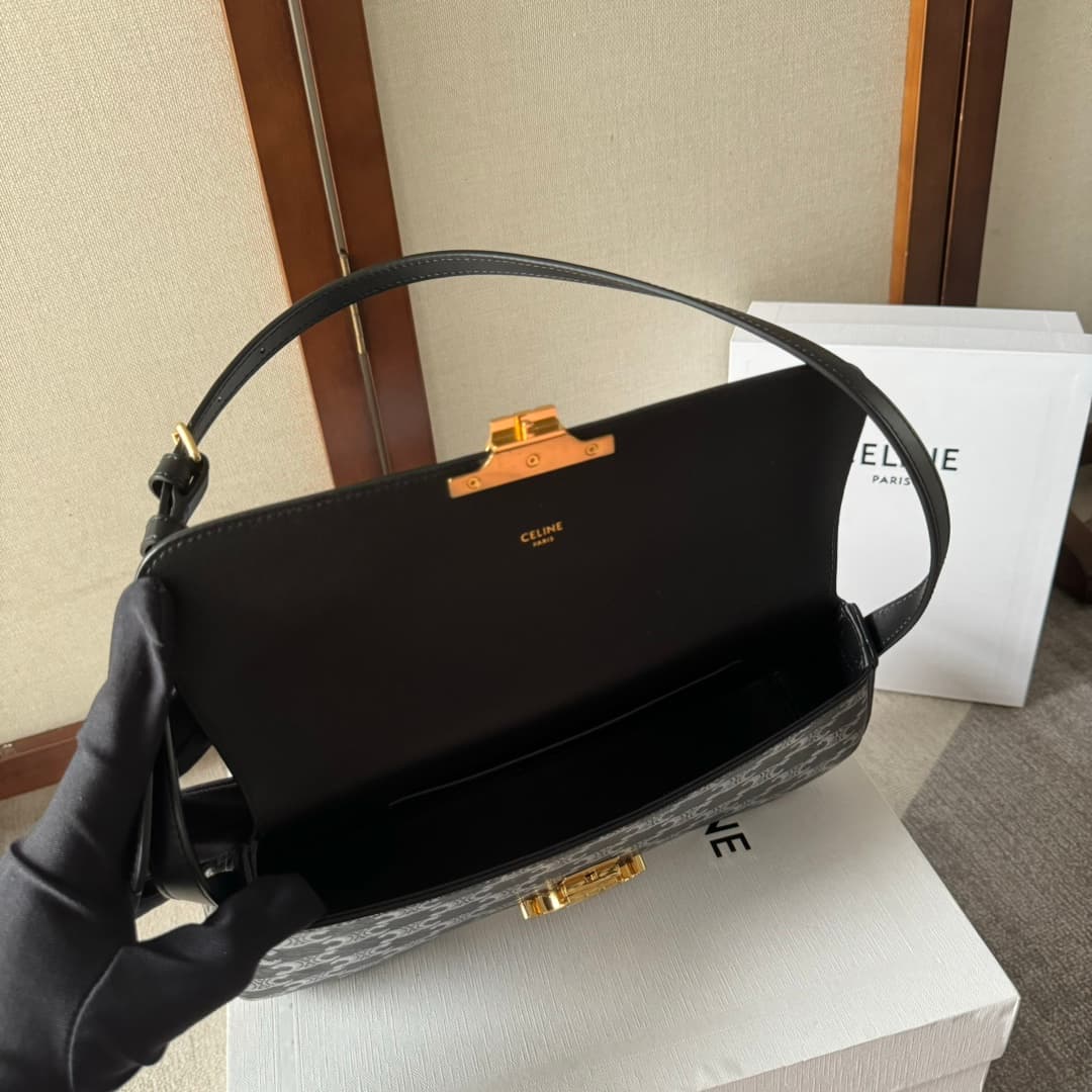 CELINE Triomphe Lola bag in Black High