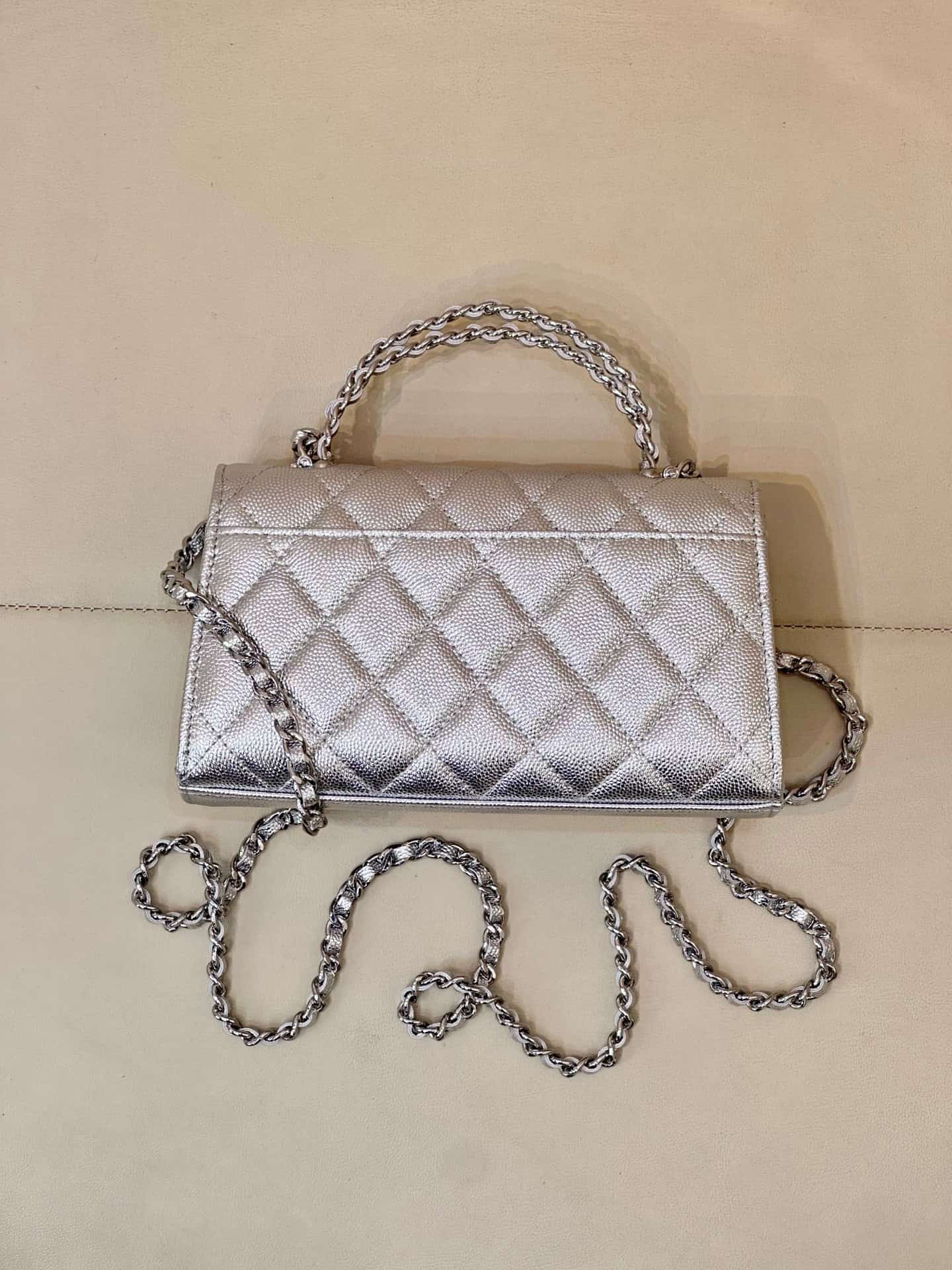 Chanel Clutch with chain Grained Calfskin&Silver-Tone Metal Silver AP3238 TOP
