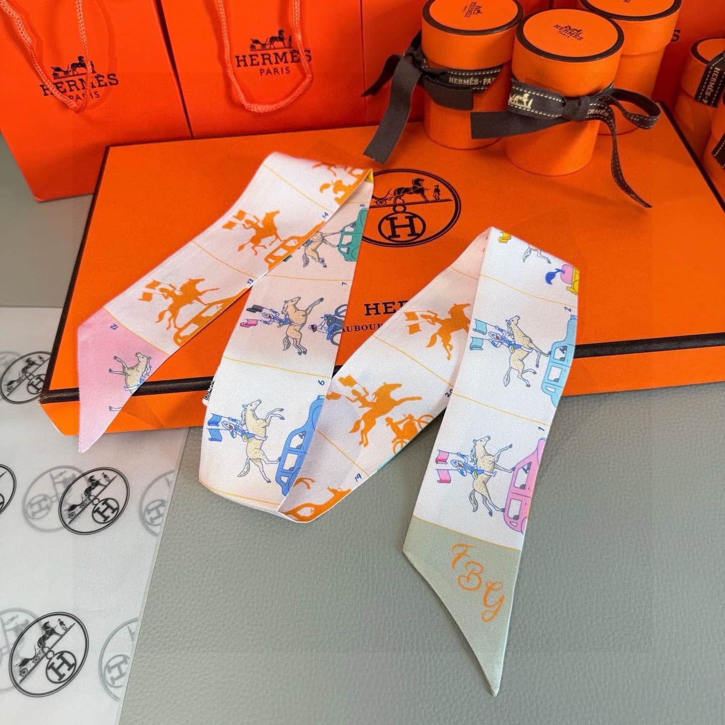 Hermes  Parade Twilly scarf