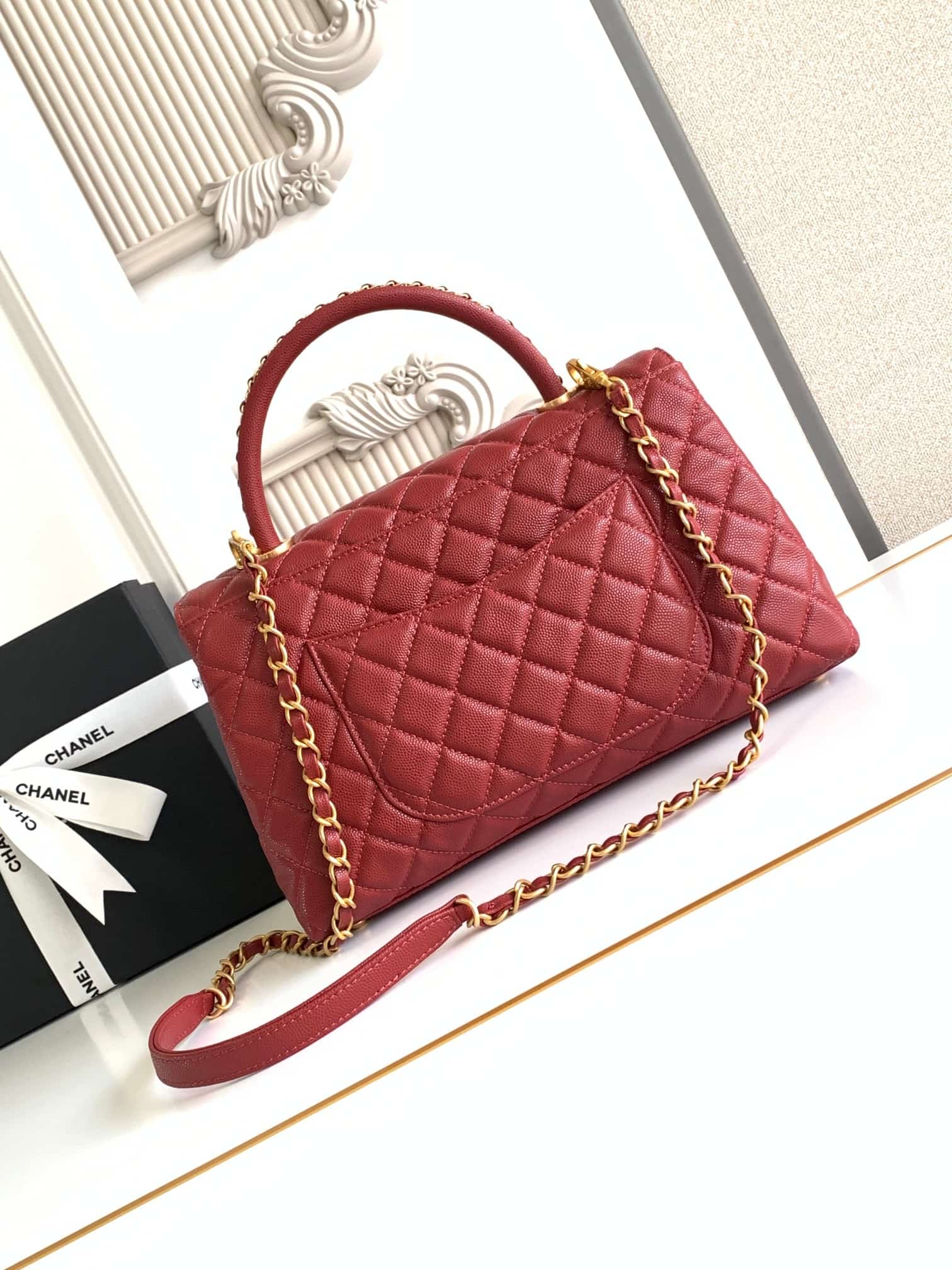Medium FLAP BAG WITH TOP HANDLE Grained Calfskin A92991 Red-binding Gold Metal A