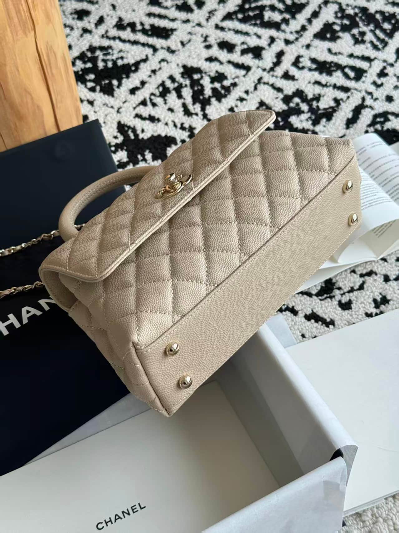 FLAP BAG WITH TOP HANDLE Grained Calfskin & Gold-Tone Metal A92990 Beige TOP