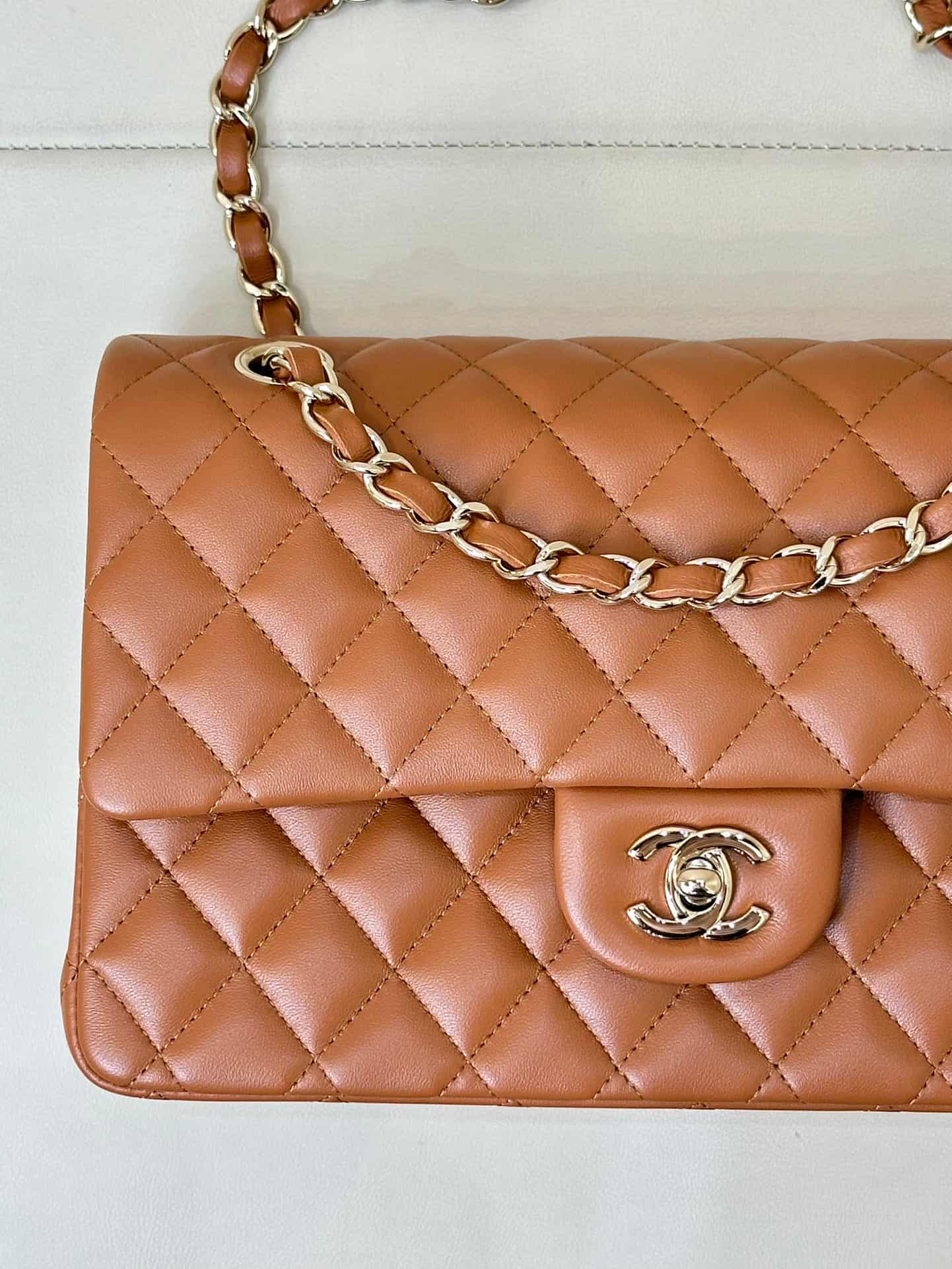 Chanel Medium CLASSIC HANDBAG Lambskin Gold-Tone Metal caramel TOP