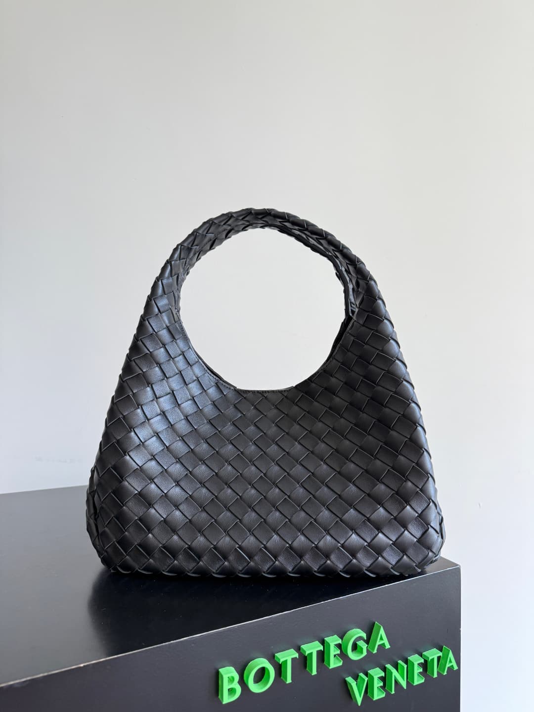 Bottega Veneta Medium Campana shoulder bag in Intrecciato leather Black TOP