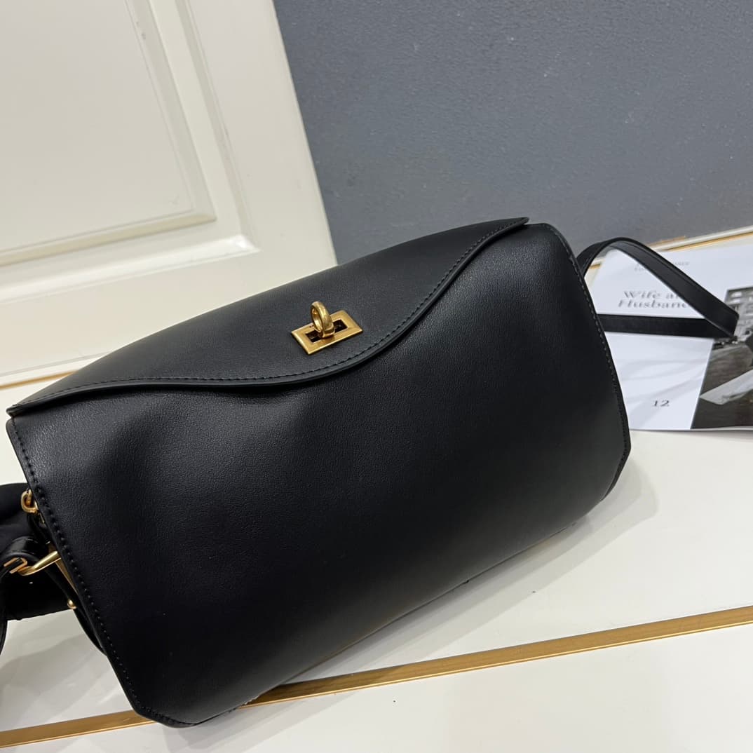Balenciaga Shoulder Bag in Black Mid
