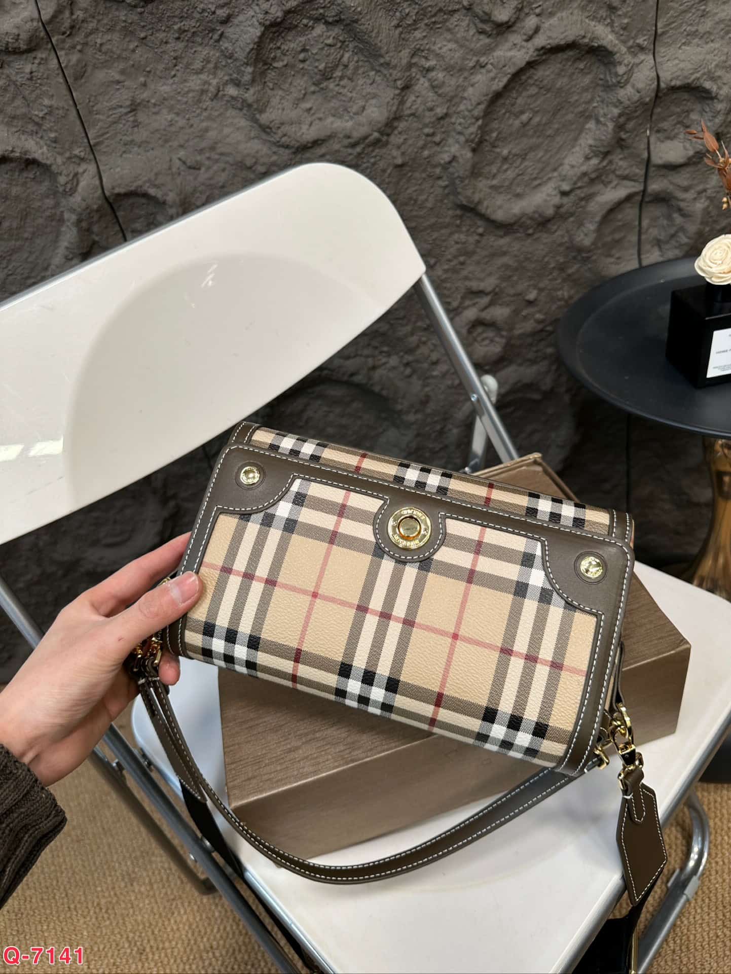 Burberry Top Handle Note Bag Archive beige/military