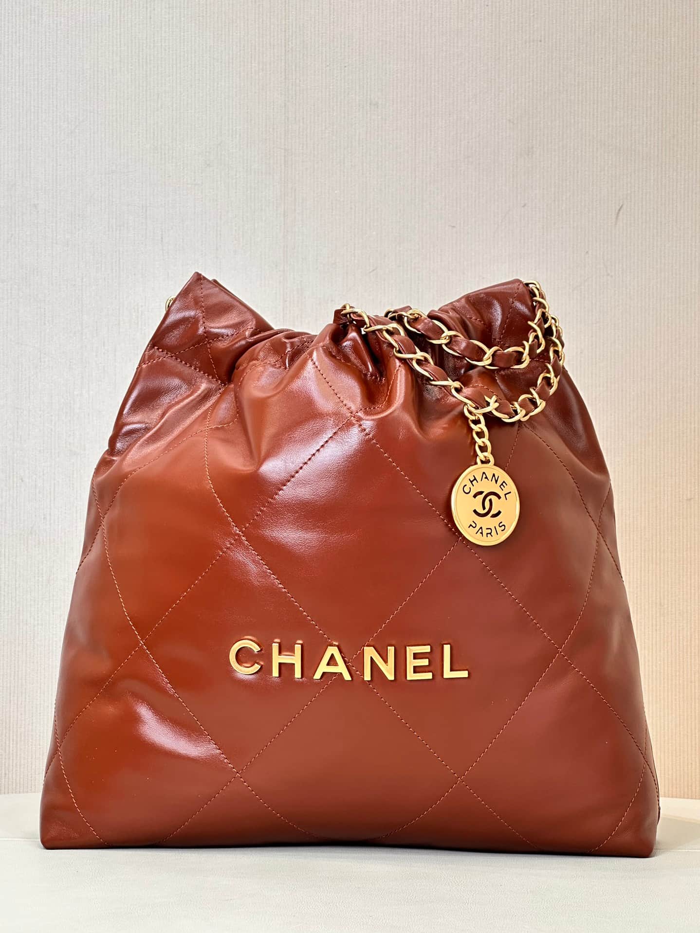 Chanel 22 Small handbag Shiny calfskin & Gold-tone metal AS3260 Brown TOP