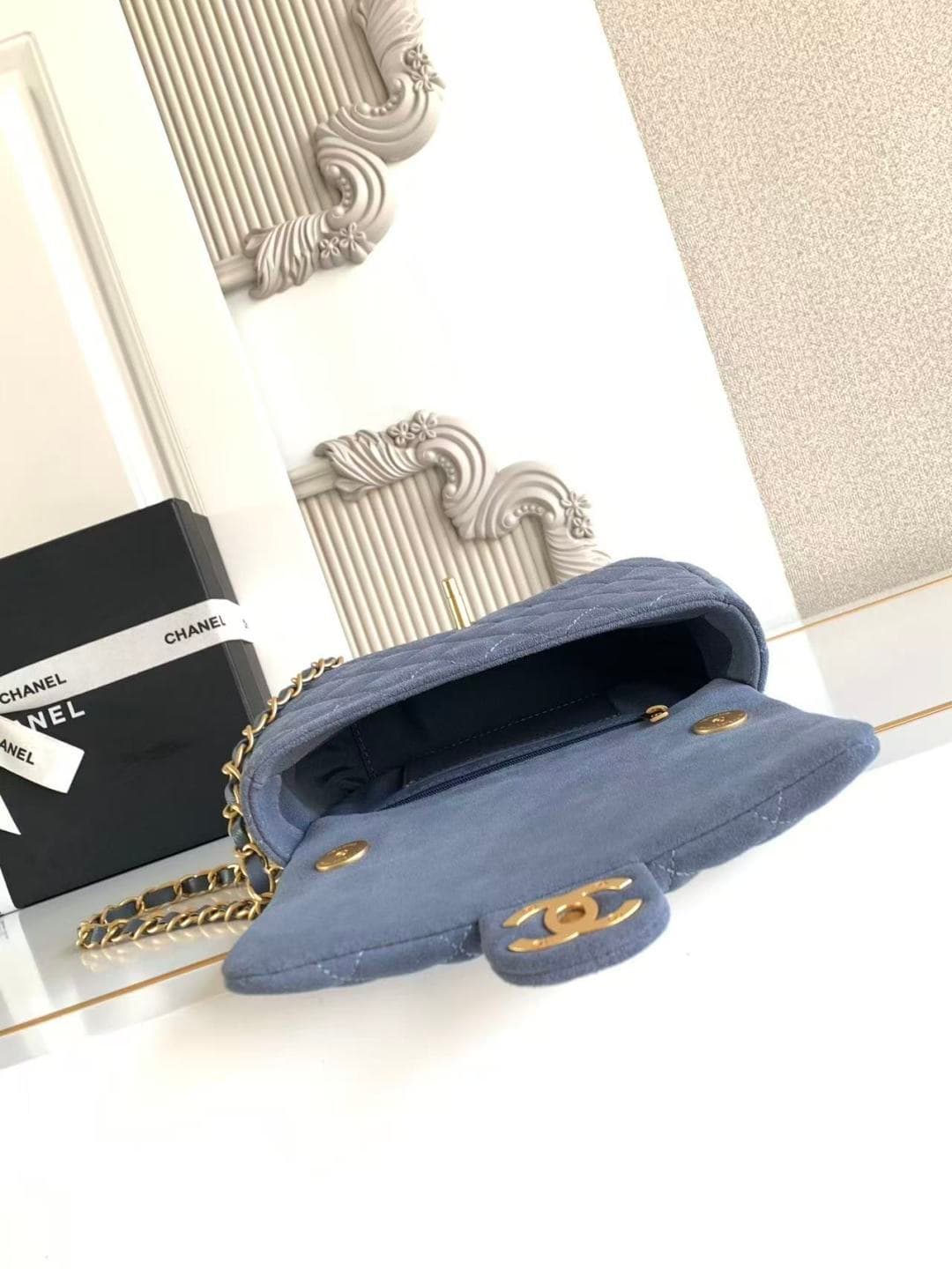 Chanel Classic Flap bag in Blue Suede & Gold-Tone Metal AS5989 A