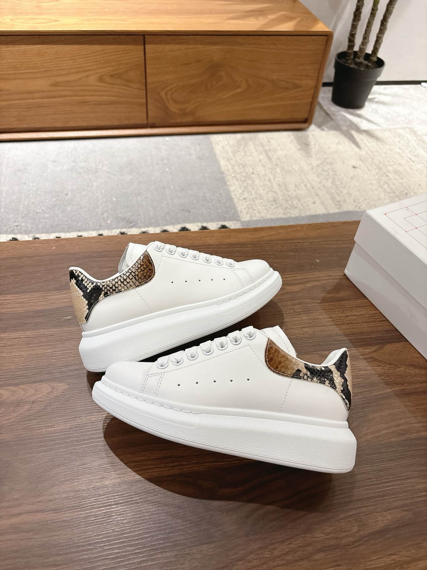 Alexander McQueen Oversized Sneake Shoes Men Women