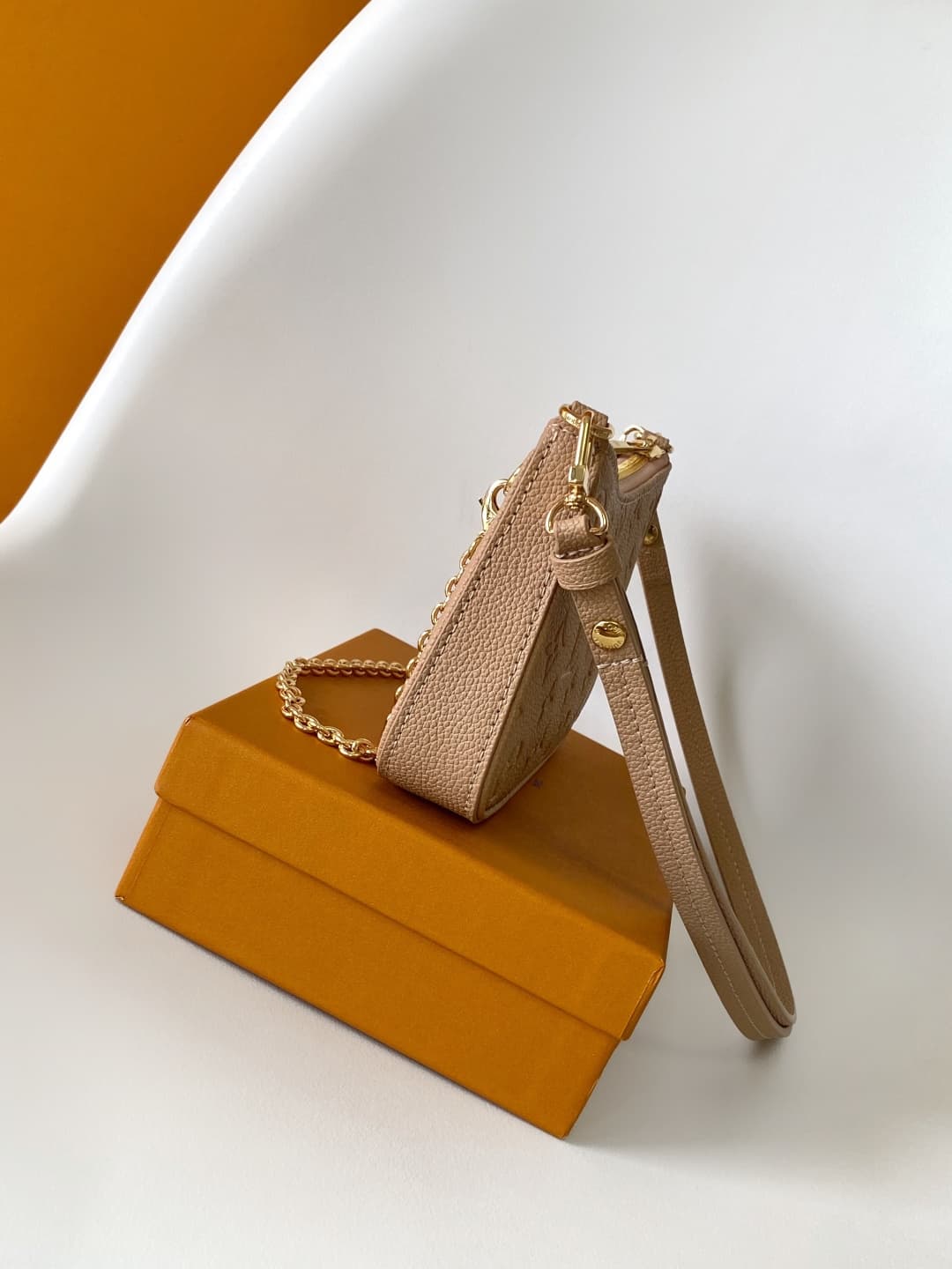 Louis Vuitton Easy Pouch Sand Embossed grained cowhide leather M14421 High