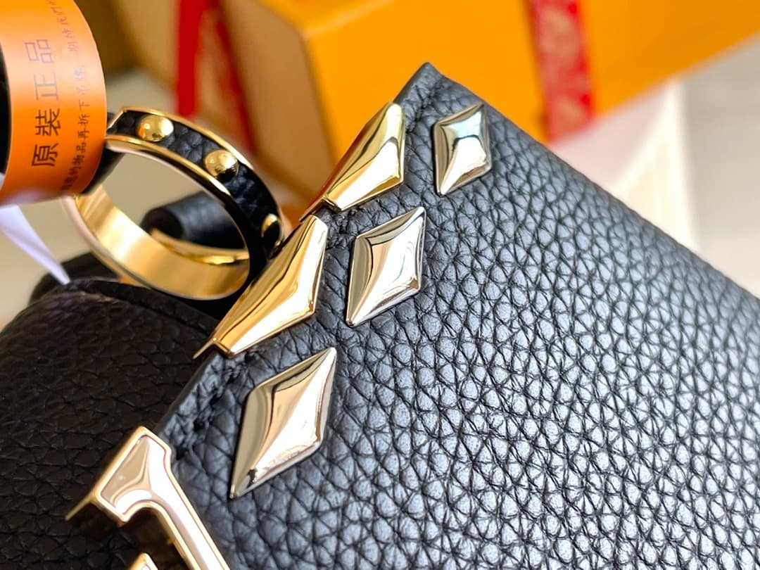 Louis Vuitton Capucines MM Taurillon leather M12135 Black TOP