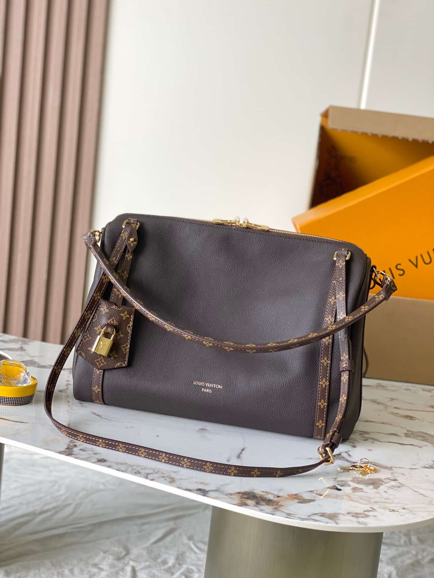 Louis Vuitton Express MM Calfskin leather M26397 Mahogany/Acajou TOP