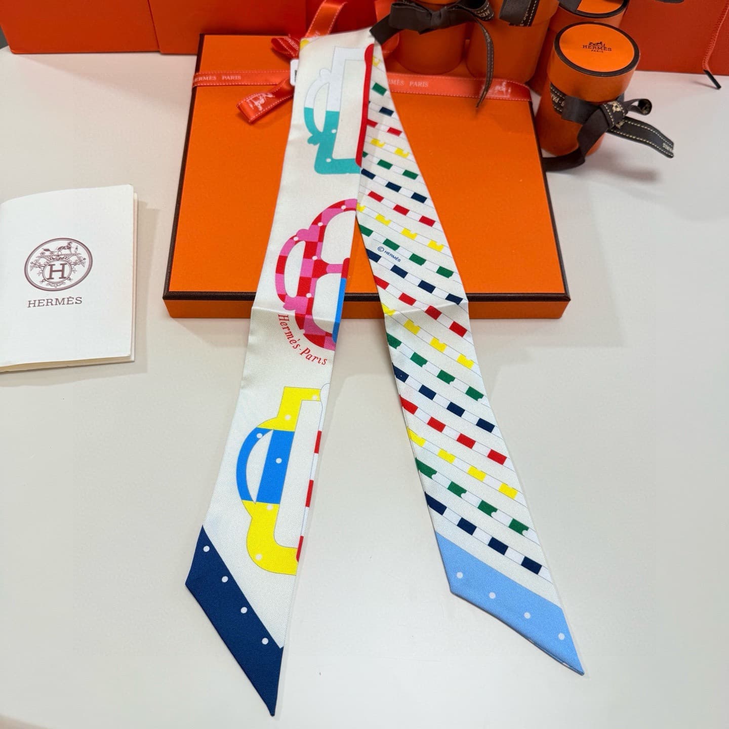 Hermes Garde-Robe Pop silk Twilly scarf