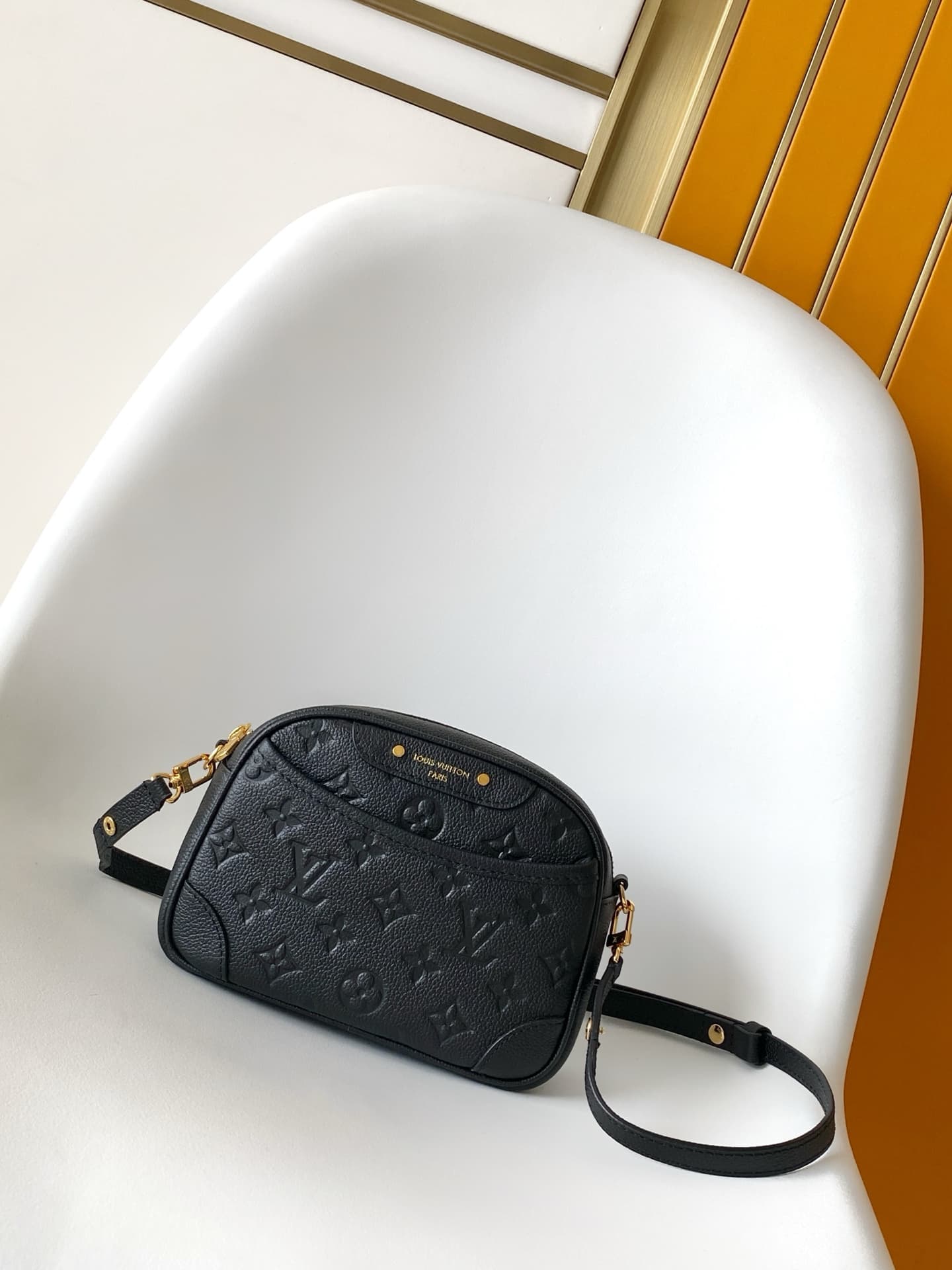 Louis Vuitton Tiny Camera Bag Black Cowhide leather M25518 High