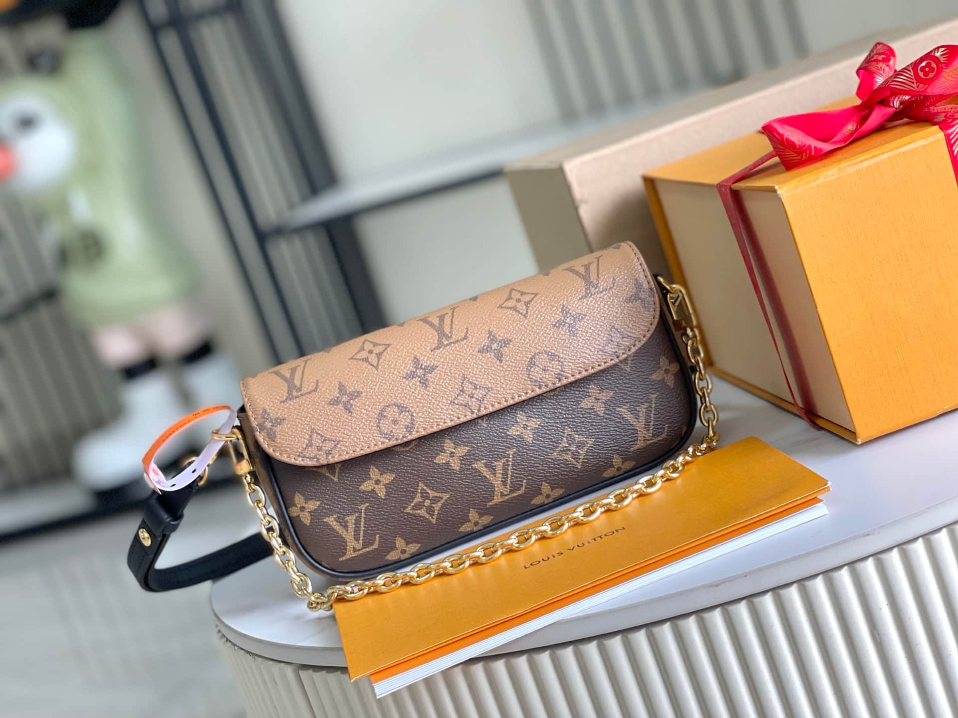Louis Vuitton Wallet On Chain Ivy Monogram Reverse coated canvas M26587 TOP