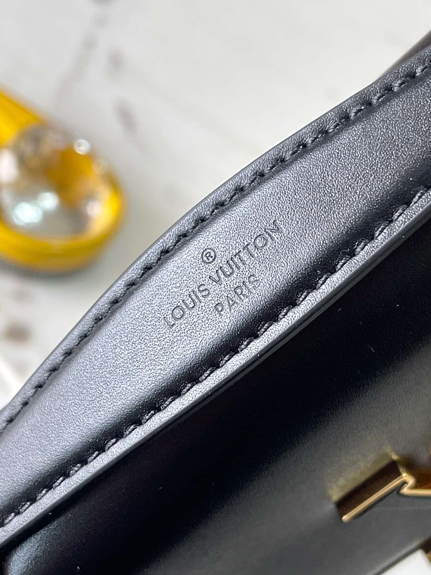 Louis Vuitton Wallet On Chain Capucines Calf Leather M12143 Black Top