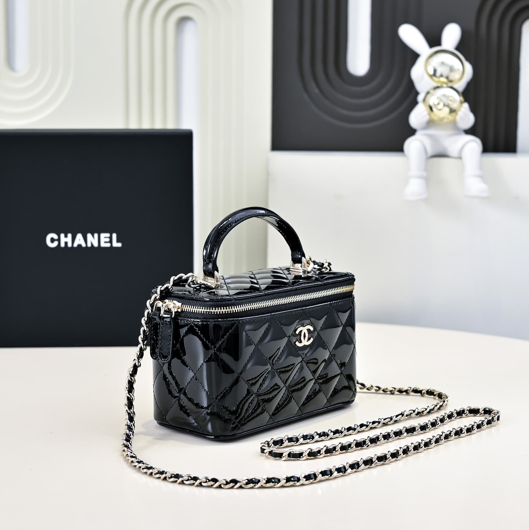 Chanel VANITY WITH CHAIN AP2199 Patent Calfskin Gold-Tone Metal High