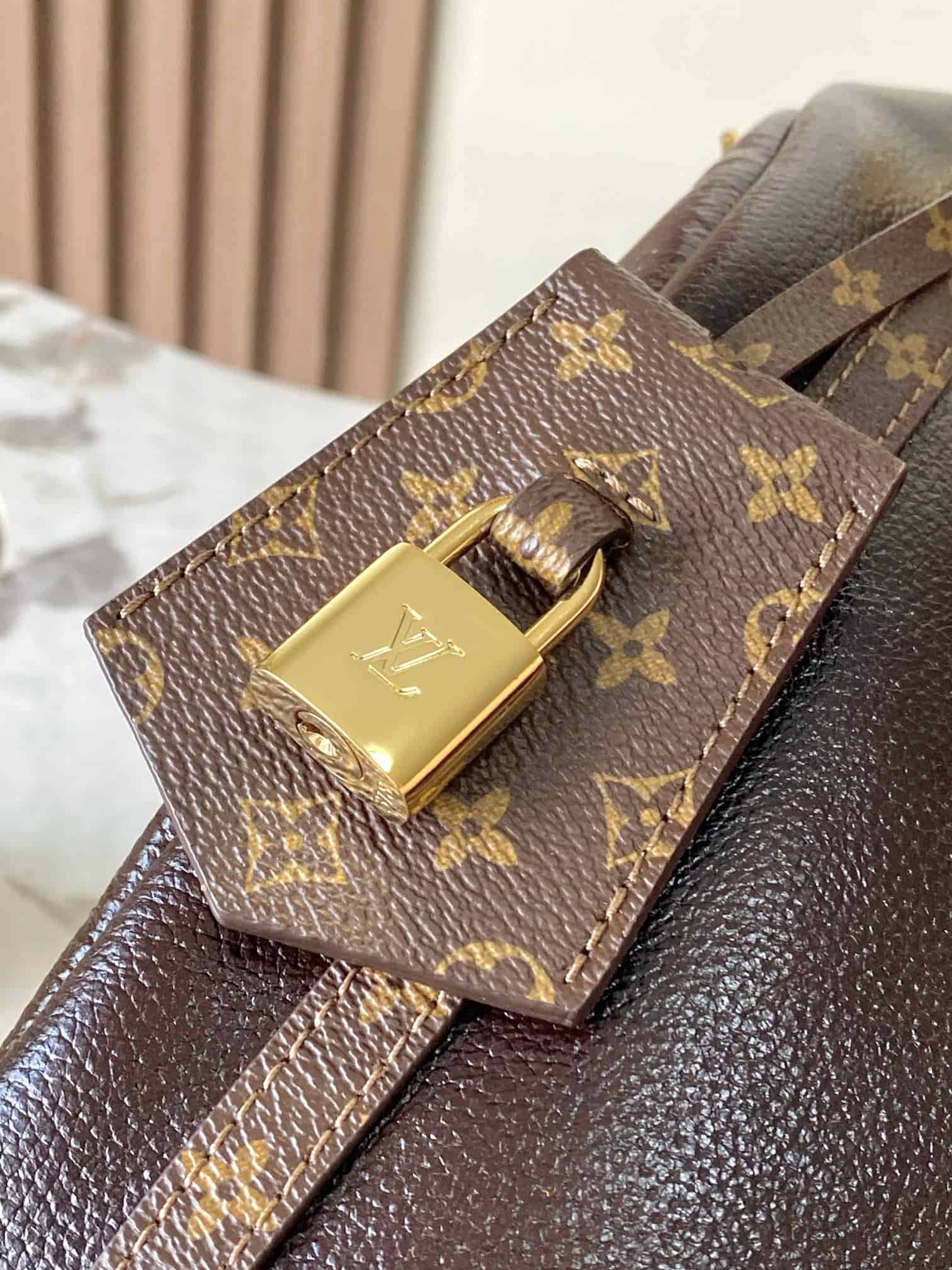 Louis Vuitton Express MM Calfskin leather Monogram Saga/Acajou M26359 TOP