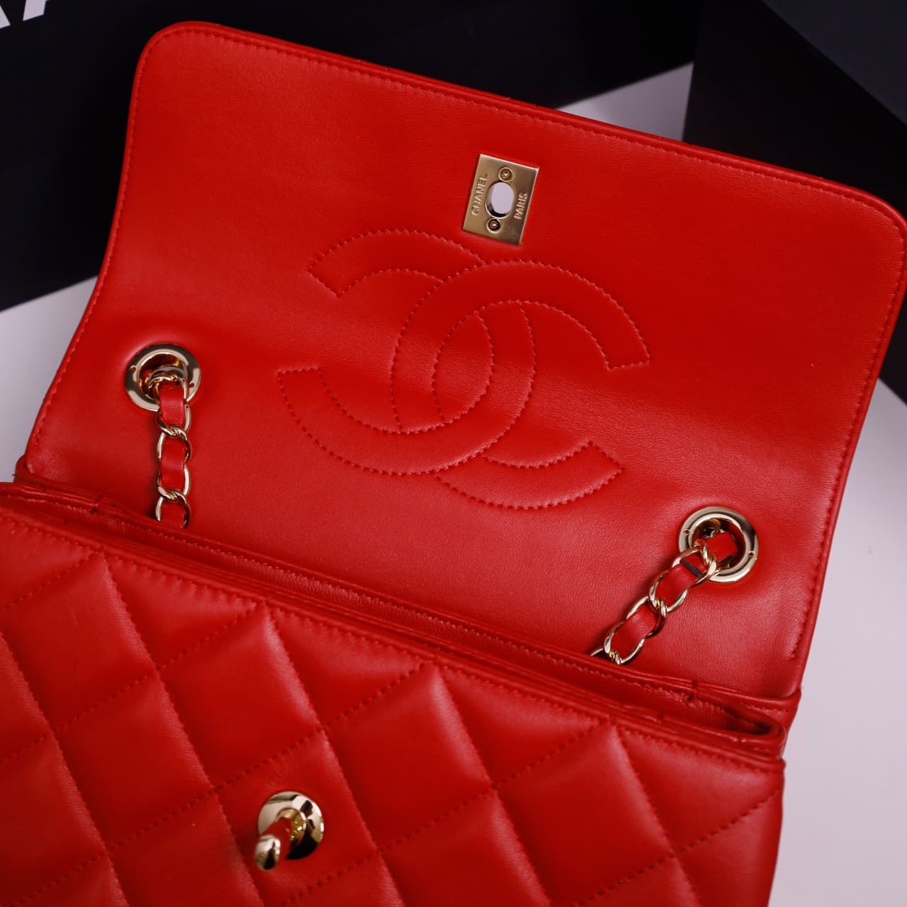 SMALL FLAP BAG WITH TOP HANDLE Lambskin Gold Metal Red A