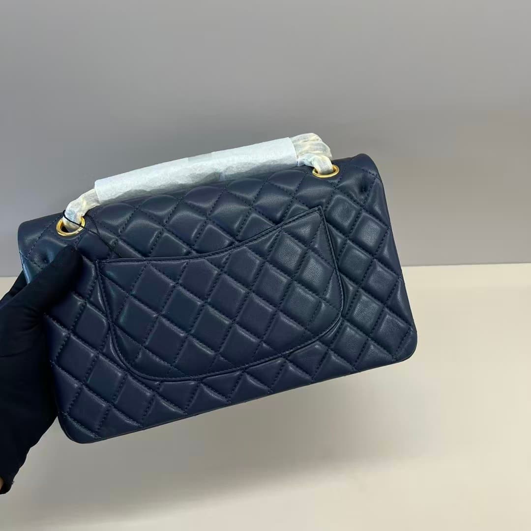 Medium CLASSIC HANDBAG Lambskin Navy Gold Metal B