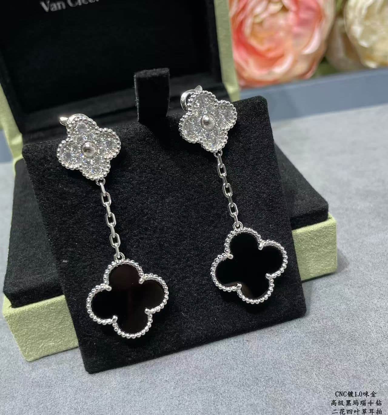 Van Cleef & Arpels Magic Alhambra Earrings High-end version V gold plating