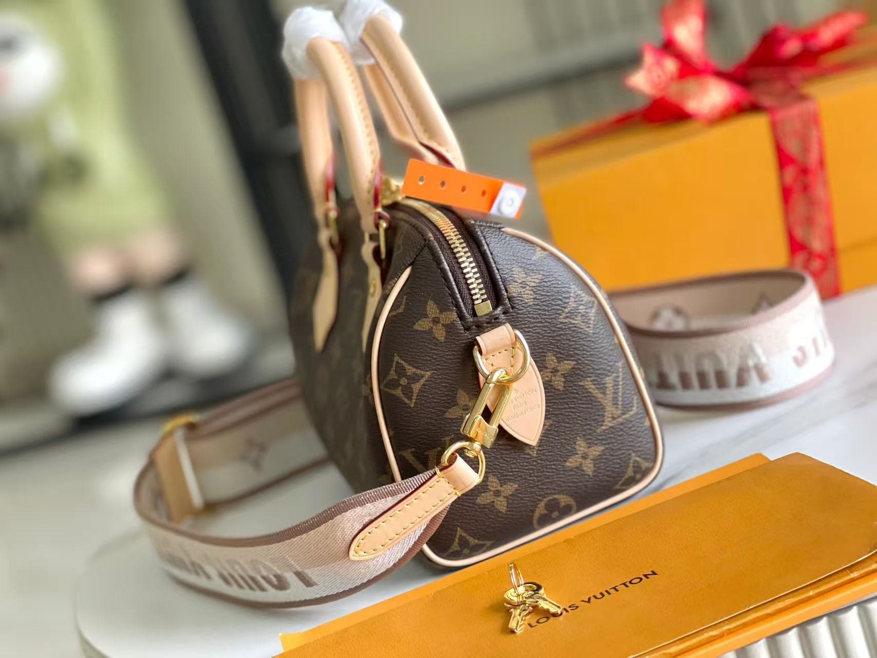 Louis Vuitton Speedy Bandoulière 20 Monogram coated canvas M46222 Top