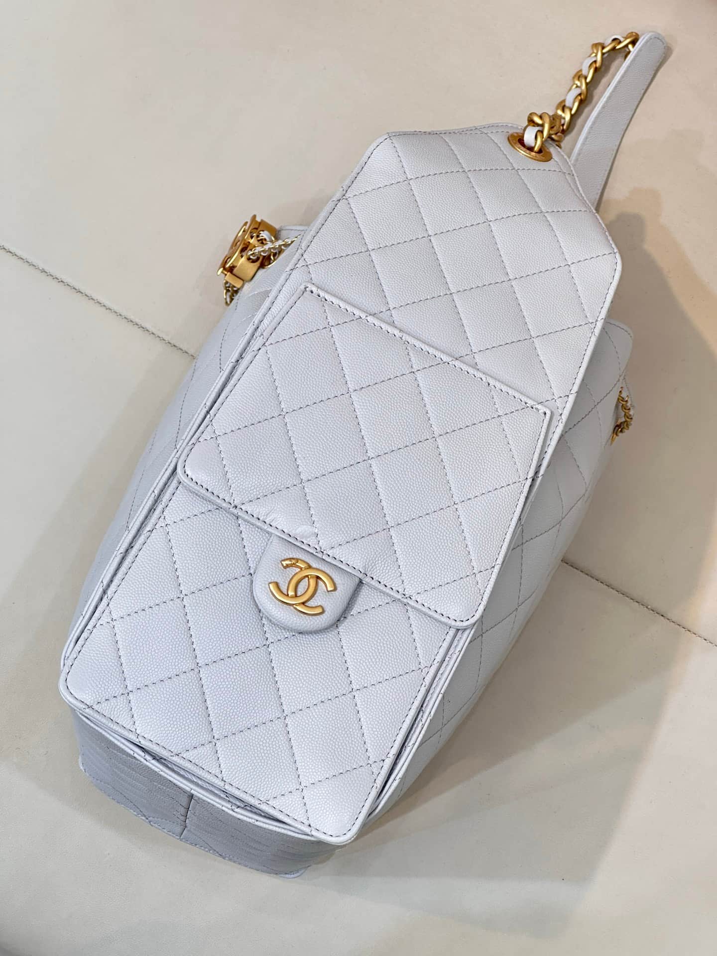 Chanel 25 Medium Hobo handbag AS5311 Grained Calfskin & Gold-tone Metal Light Grey TOP