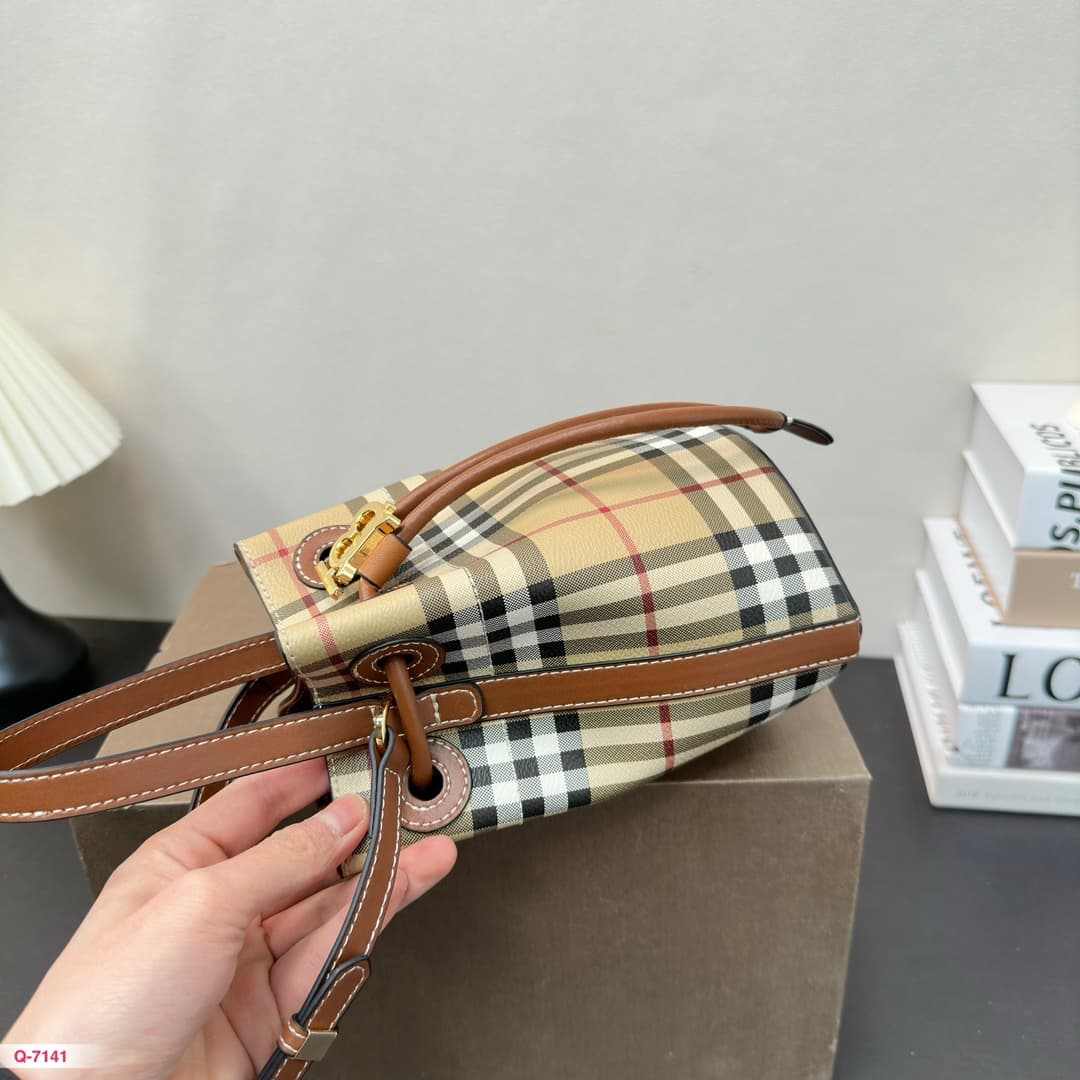 Burberry TB Bucket Bag in Archive beige & briar brown