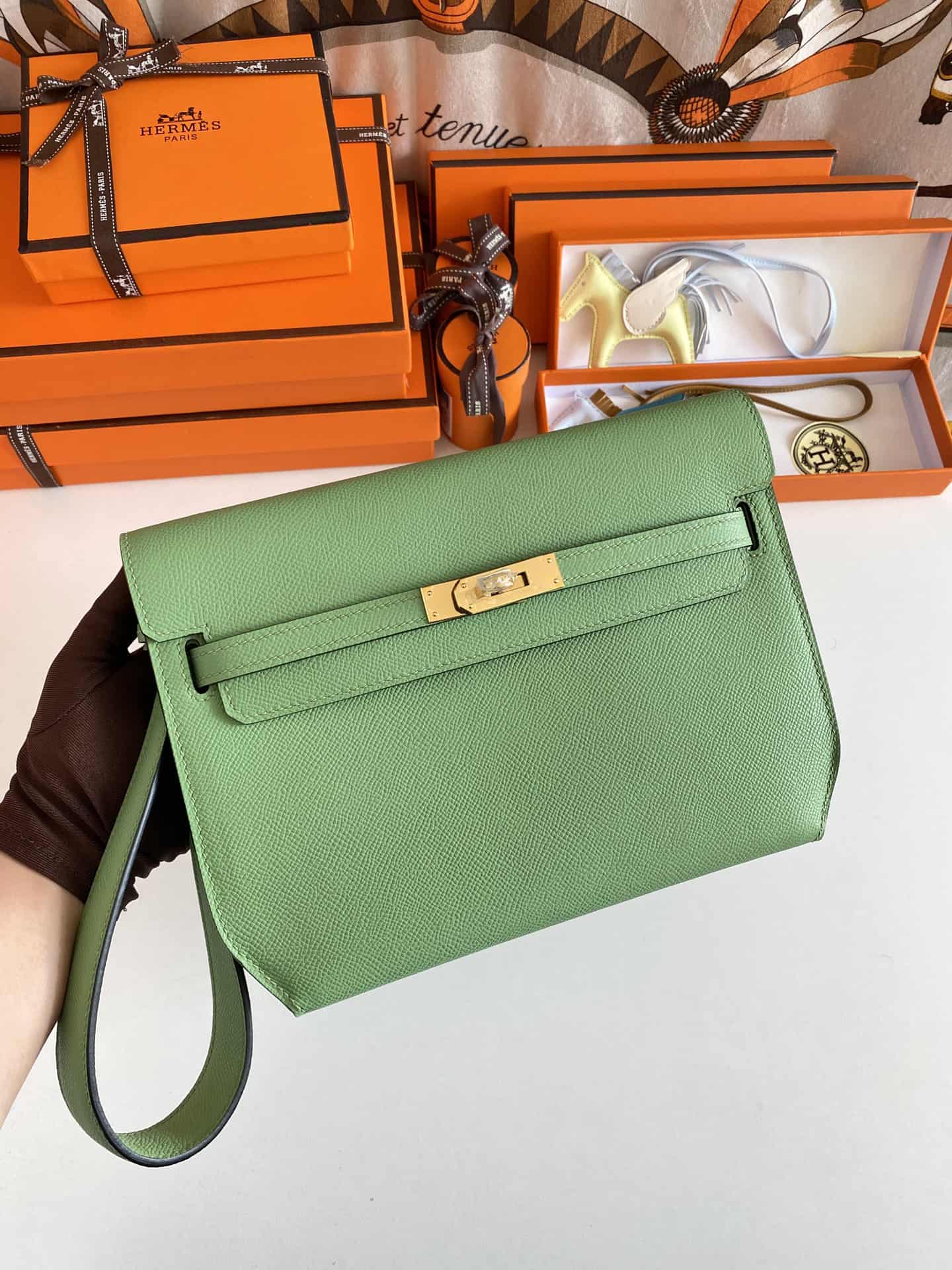 Hermes Kelly Depeches 25 Pouch Epsom Leather Vert Criquet WAX High