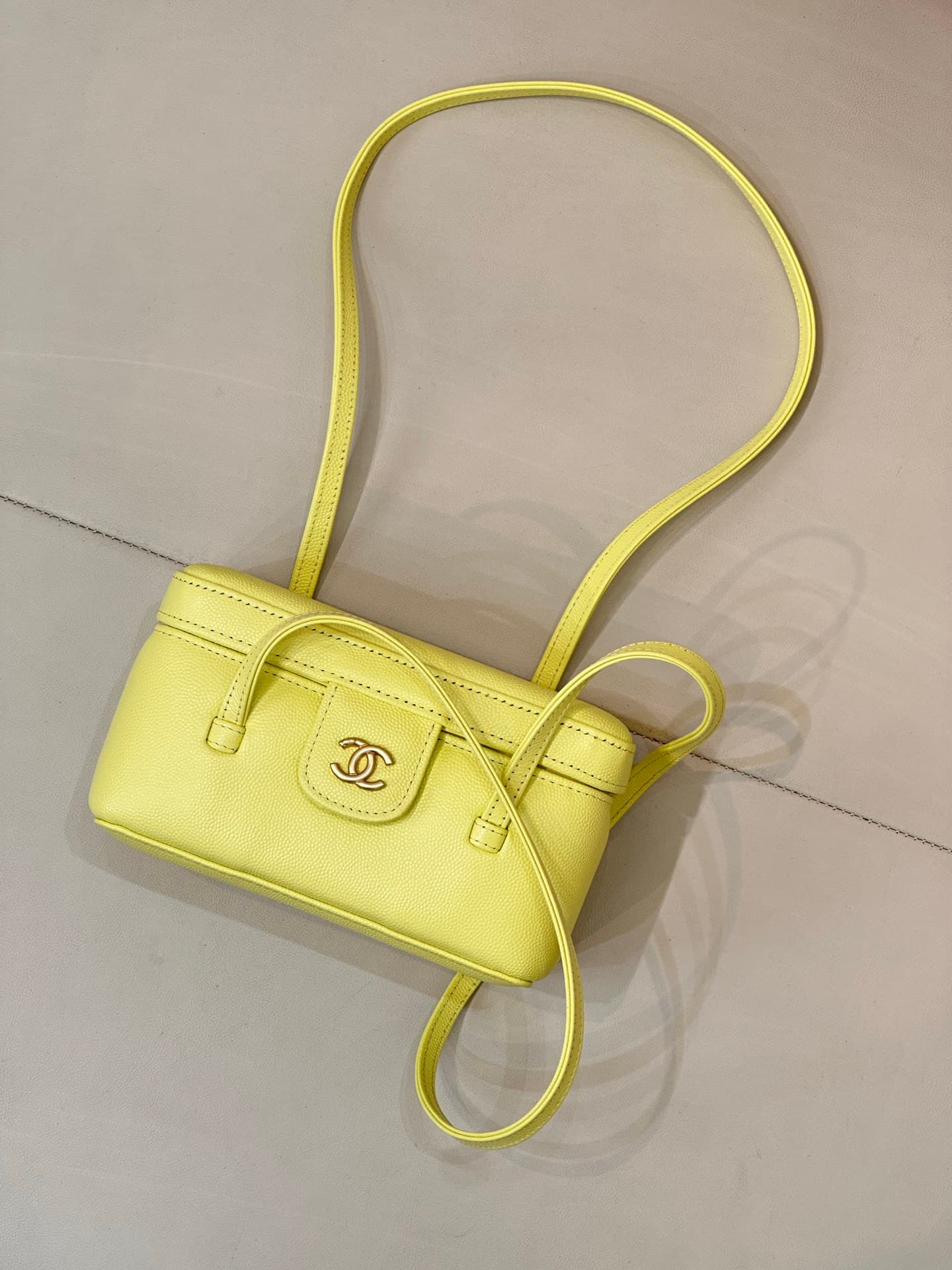 Chanel Long Vanity with Leather Strap Grained Shiny Calfskin & Gold-Tone Metal Light Yellow AP5067 TOP