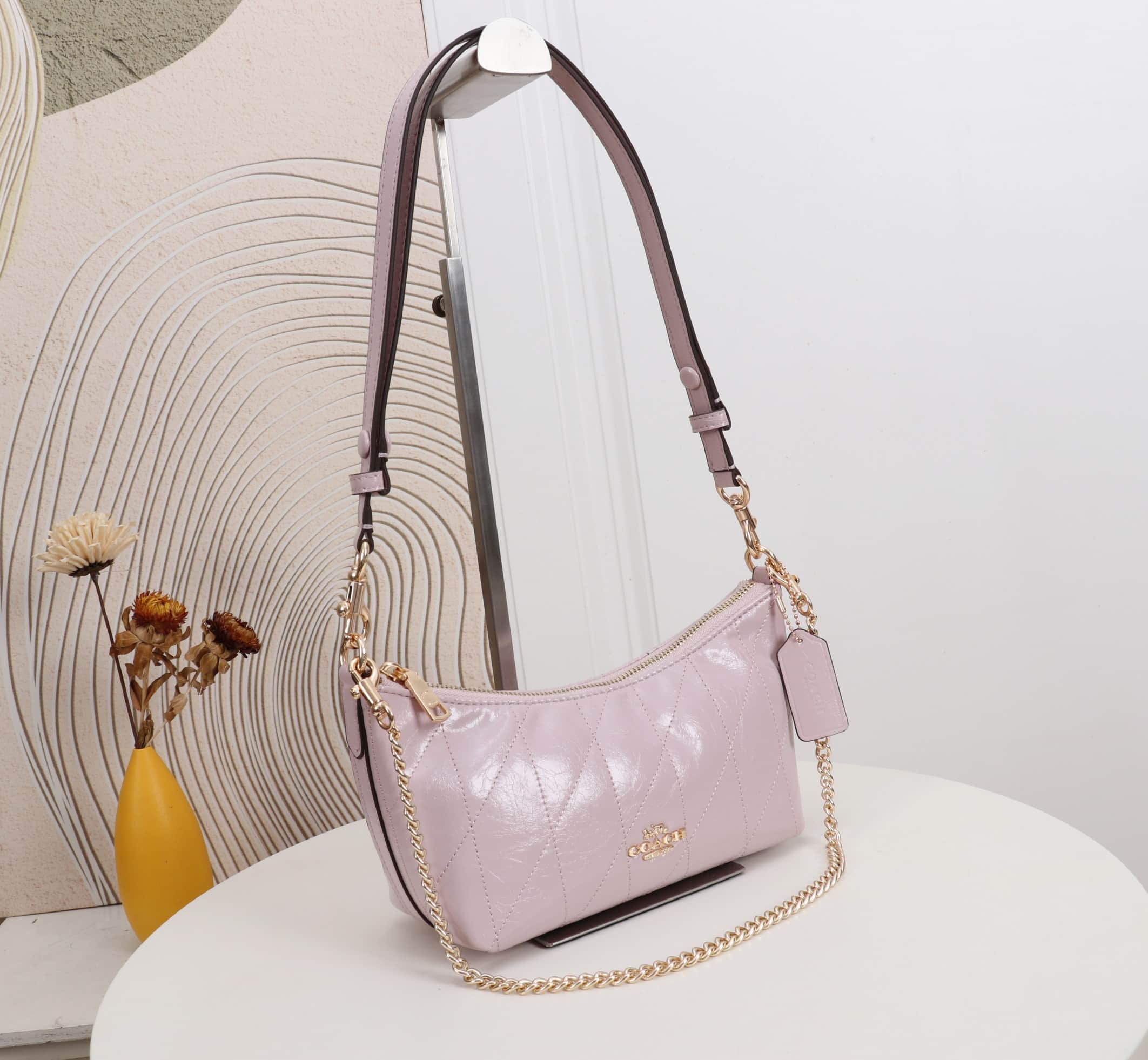 Coach Caitlin Shoulder Bag With Quilting Glazed leather/Gold/Carnation High