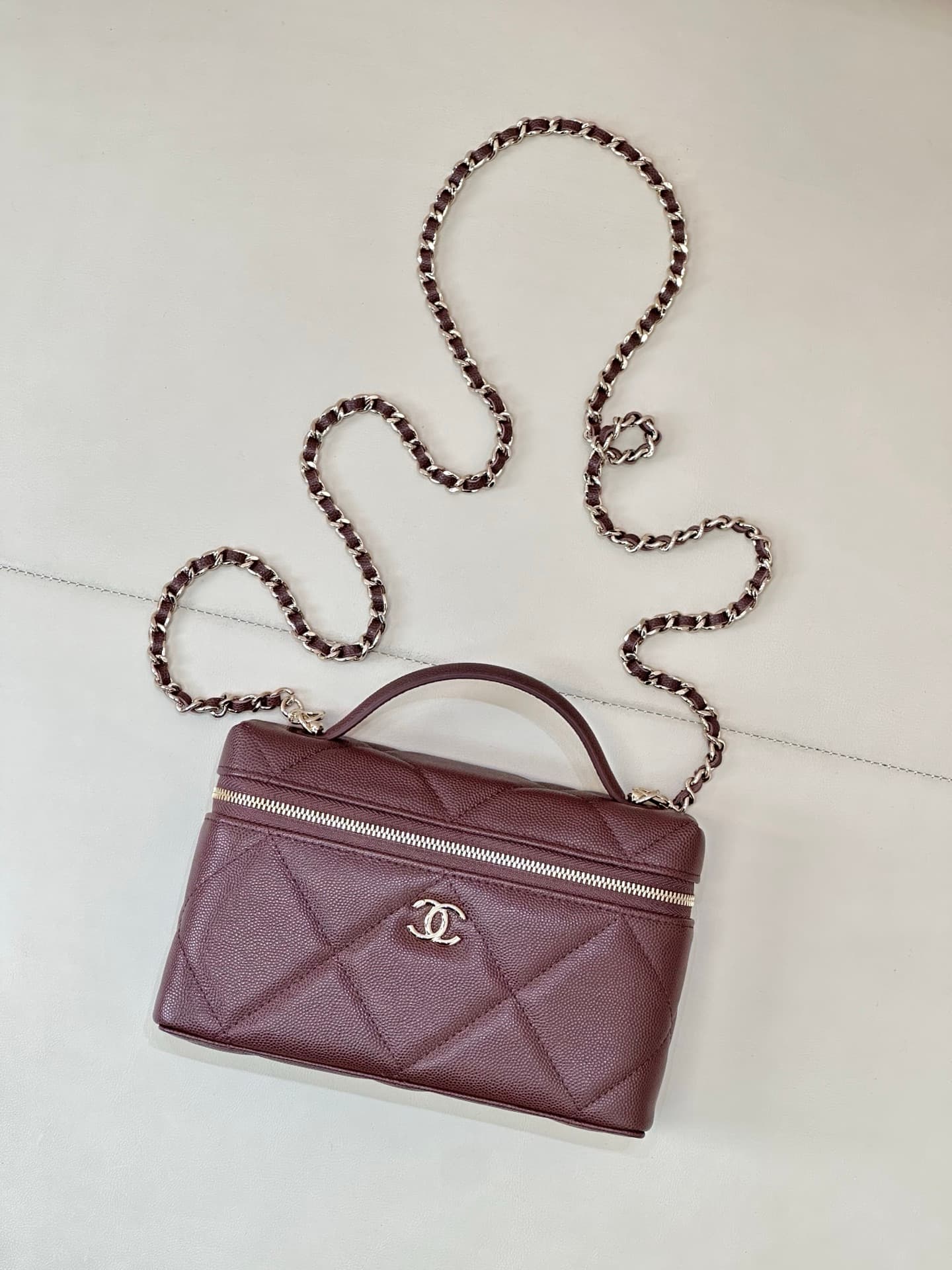 Chanel Vanity with Chain Grained Shiny Calfskin & Gold-Tone Metal Claret AP4936 TOP