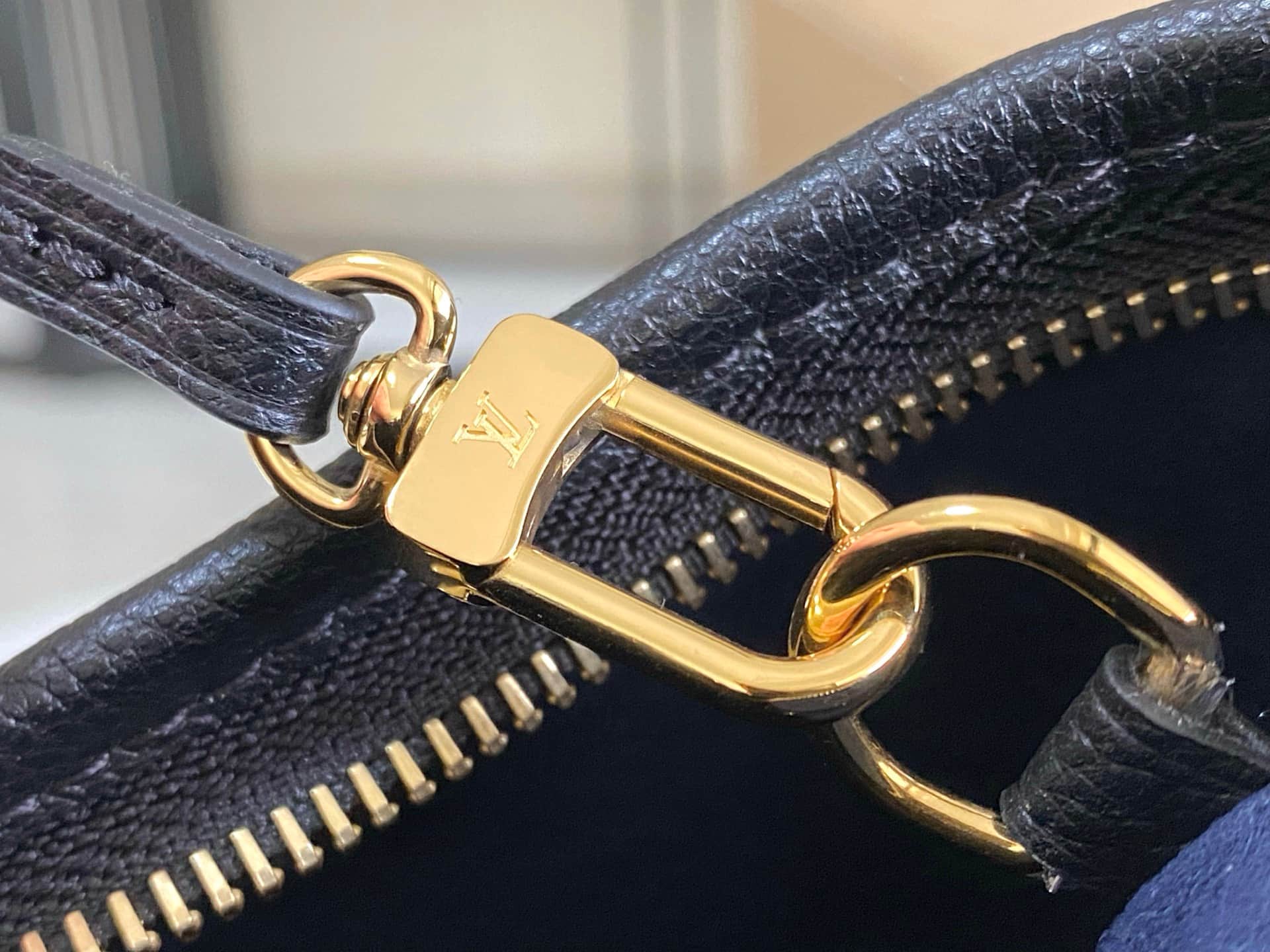 Louis Vuitton CARRYALL PM Black Embossed supple grained cowhide leather M46288 TOP