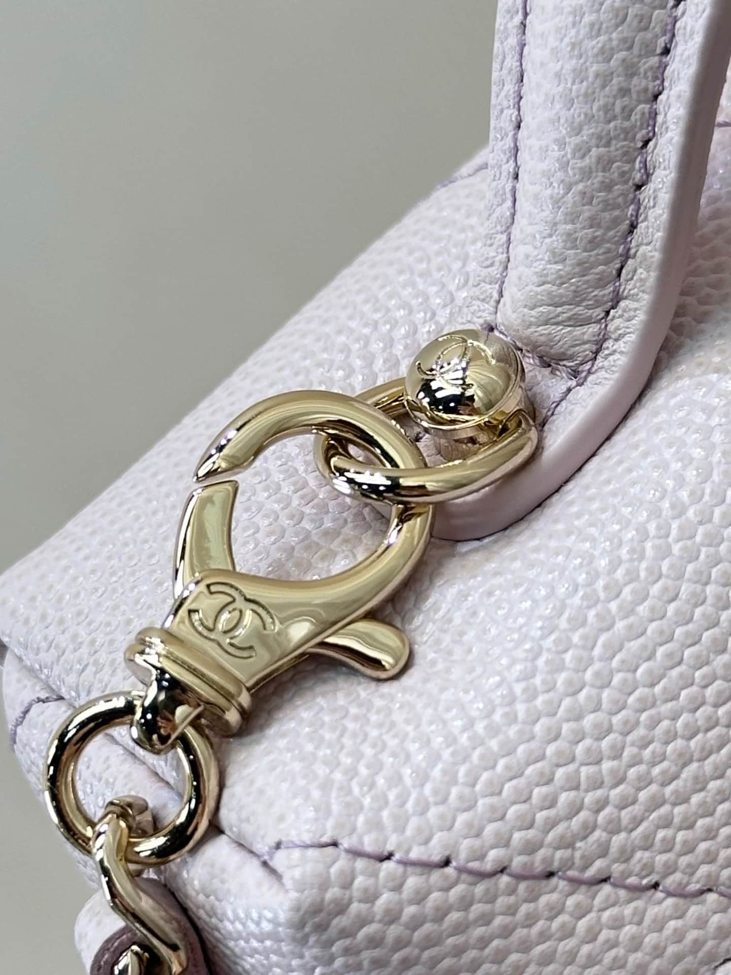 Chanel Vanity with Chain Grained Shiny Calfskin & Gold-Tone Metal Light Pink AP4936 TOP