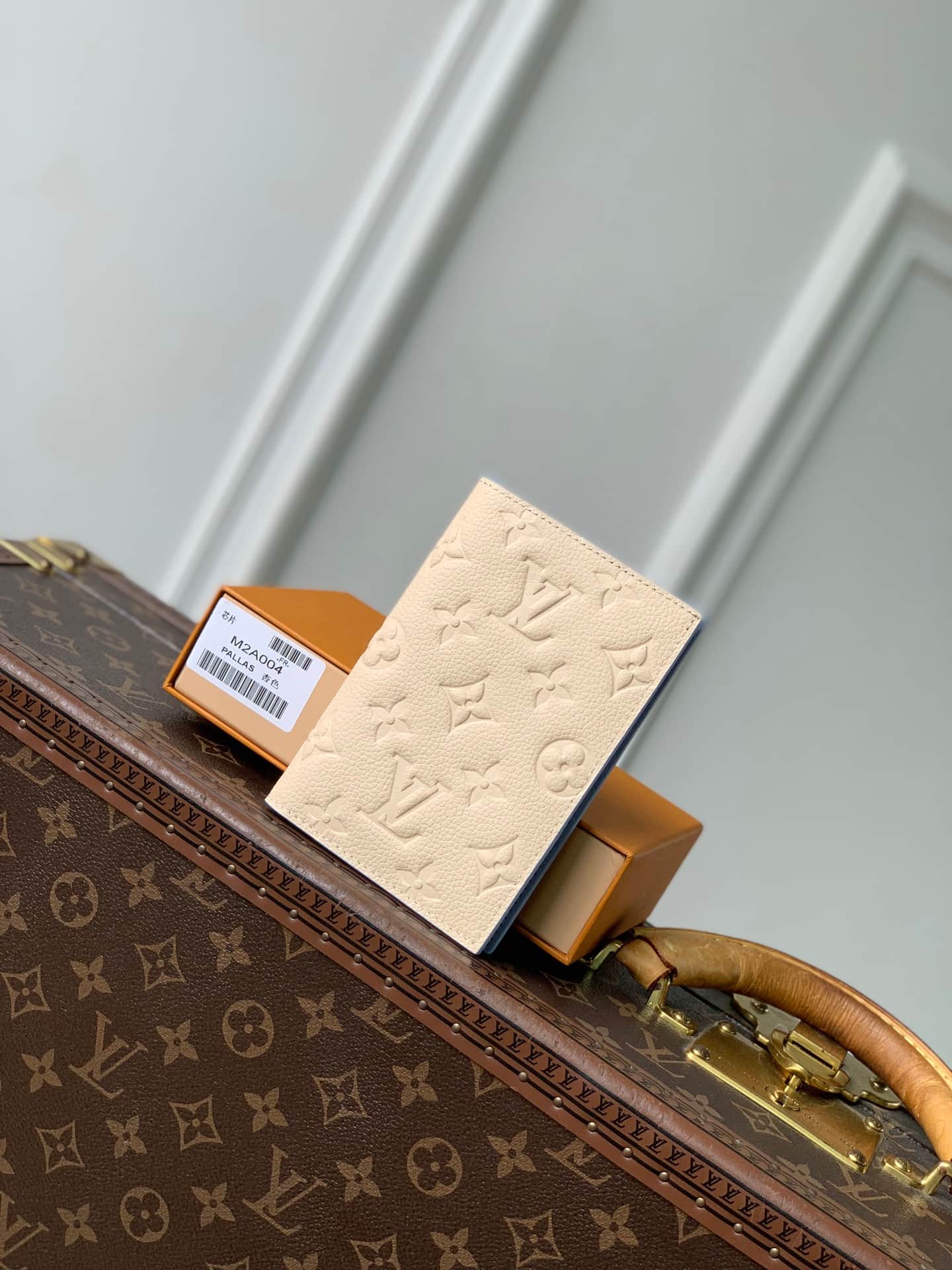 Louis Vuitton Passport Cover Peuplier/Iris Blue Cowhide leather M2A004 High