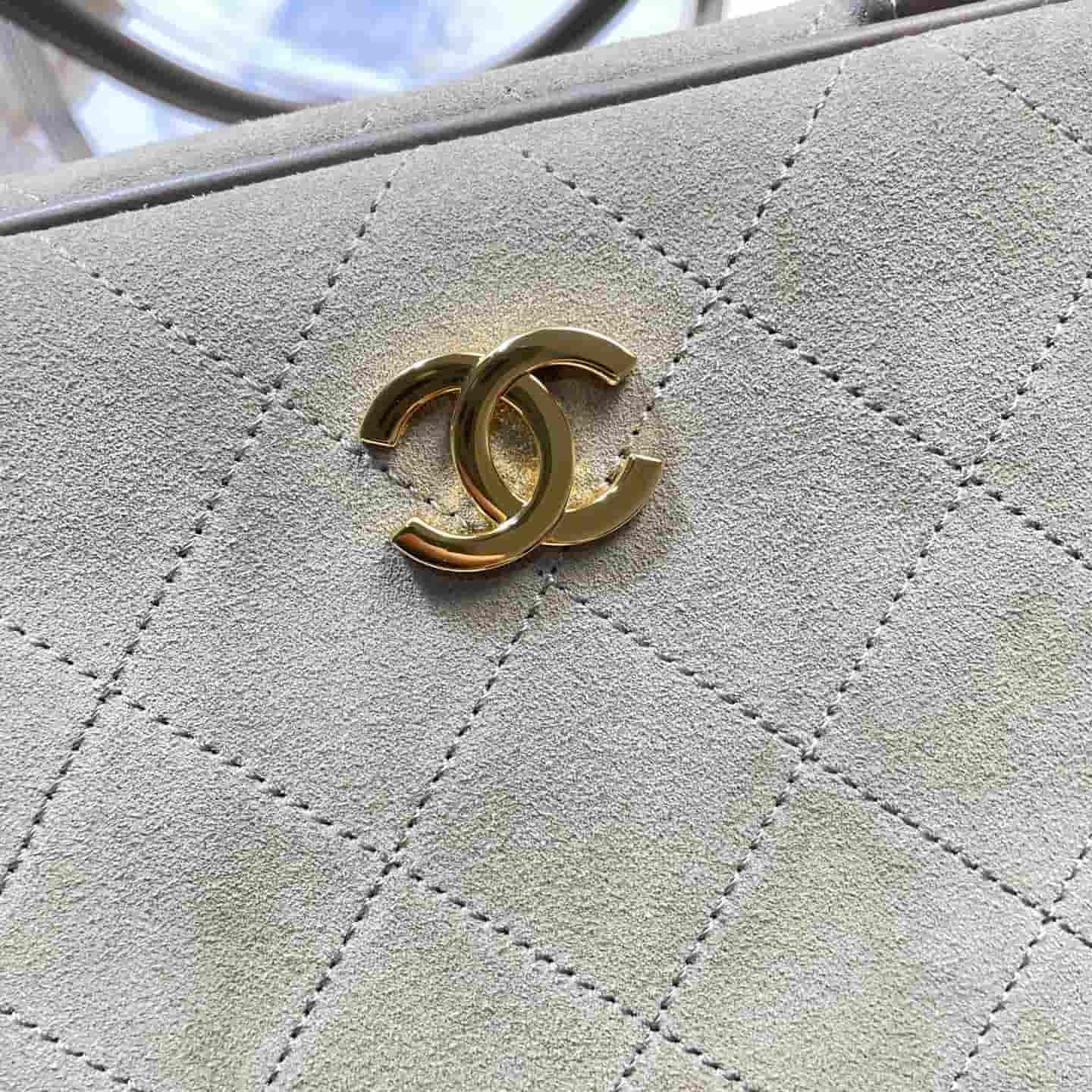 Chanel Maxi bowling bag Suede calfskin & Gold-Tone Metal Khaki AS6211 A
