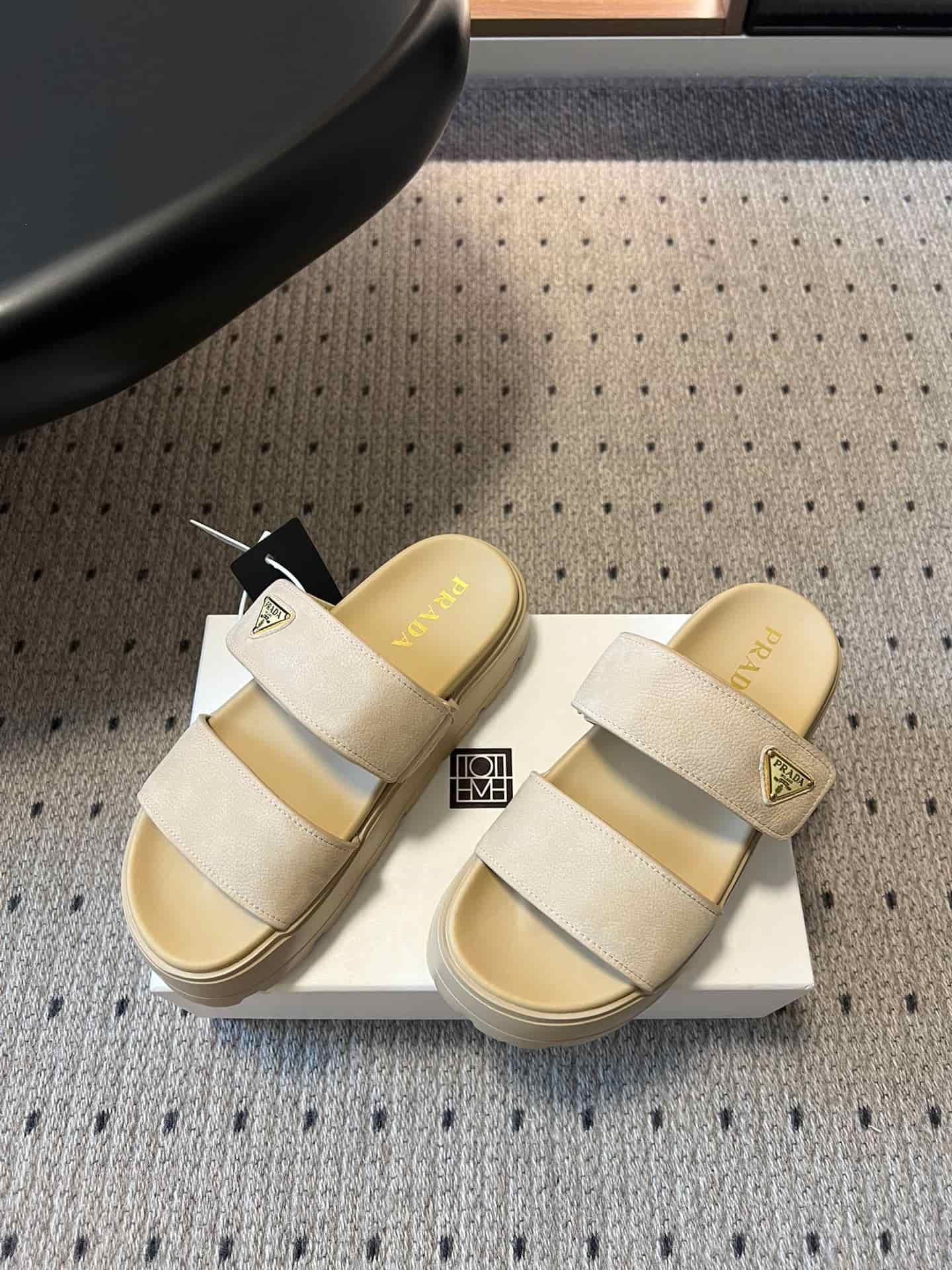 Prada Leather Fussbett Slides