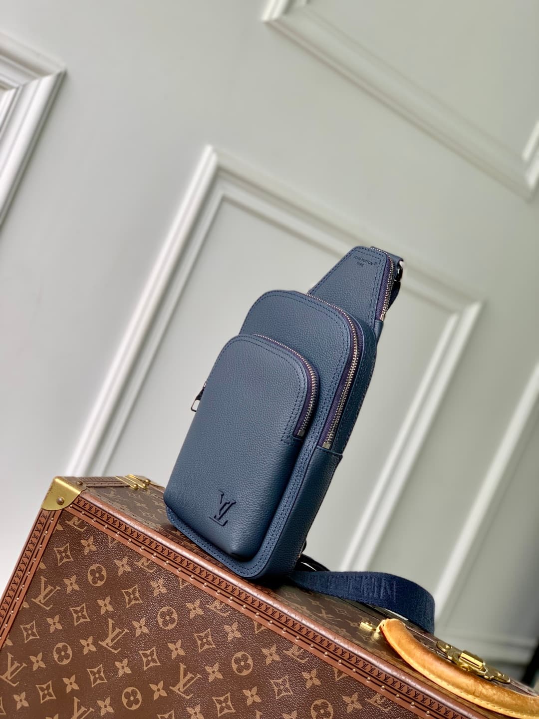 Louis Vuitton Avenue Slingbag PM LV Aerogram Waxy calfskin M15269 Navy Blue High