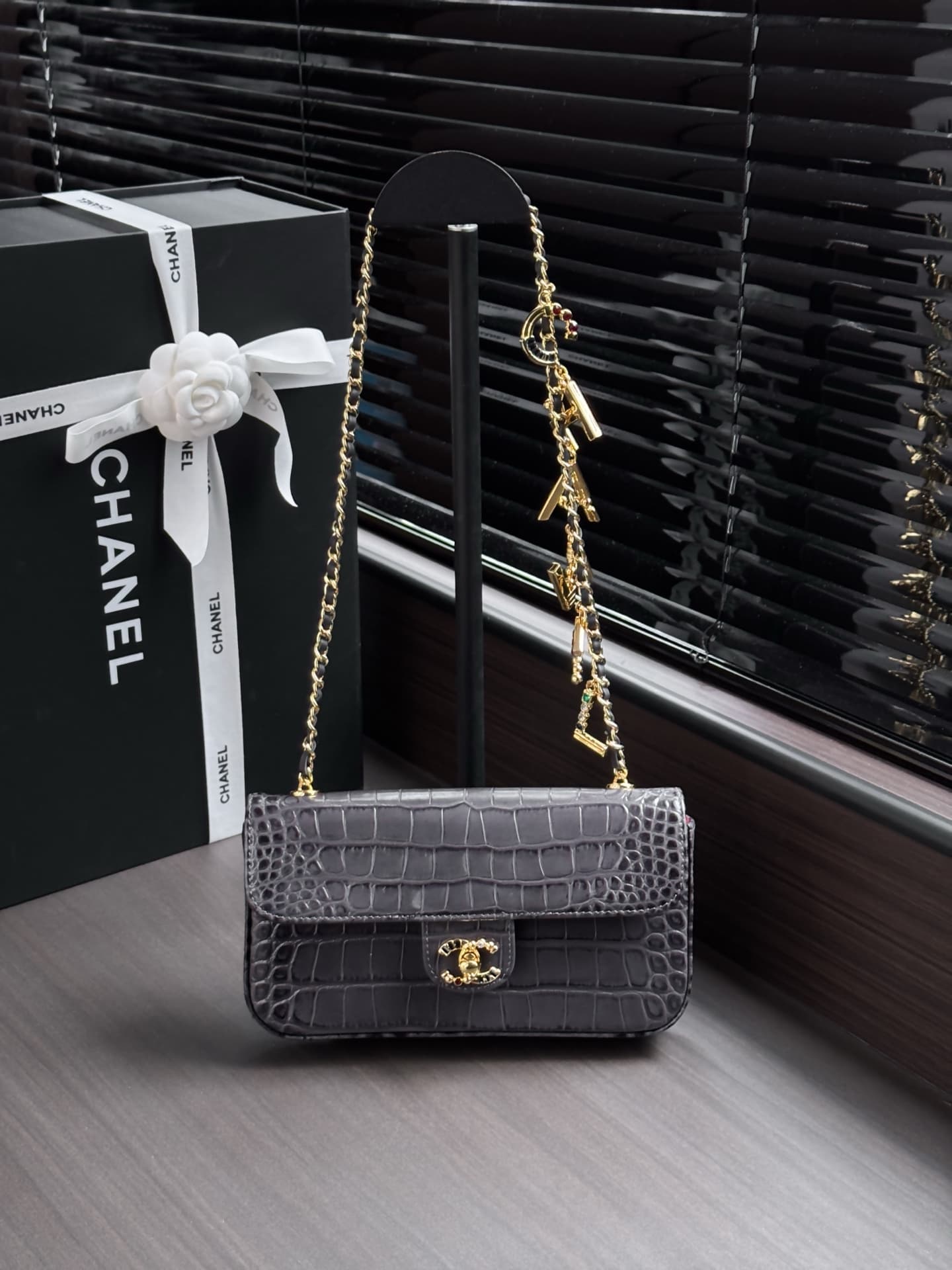 Chanel Flap Bag crocodile-embossed calfskin& Gold-Tone Metal Grey AS6340 A