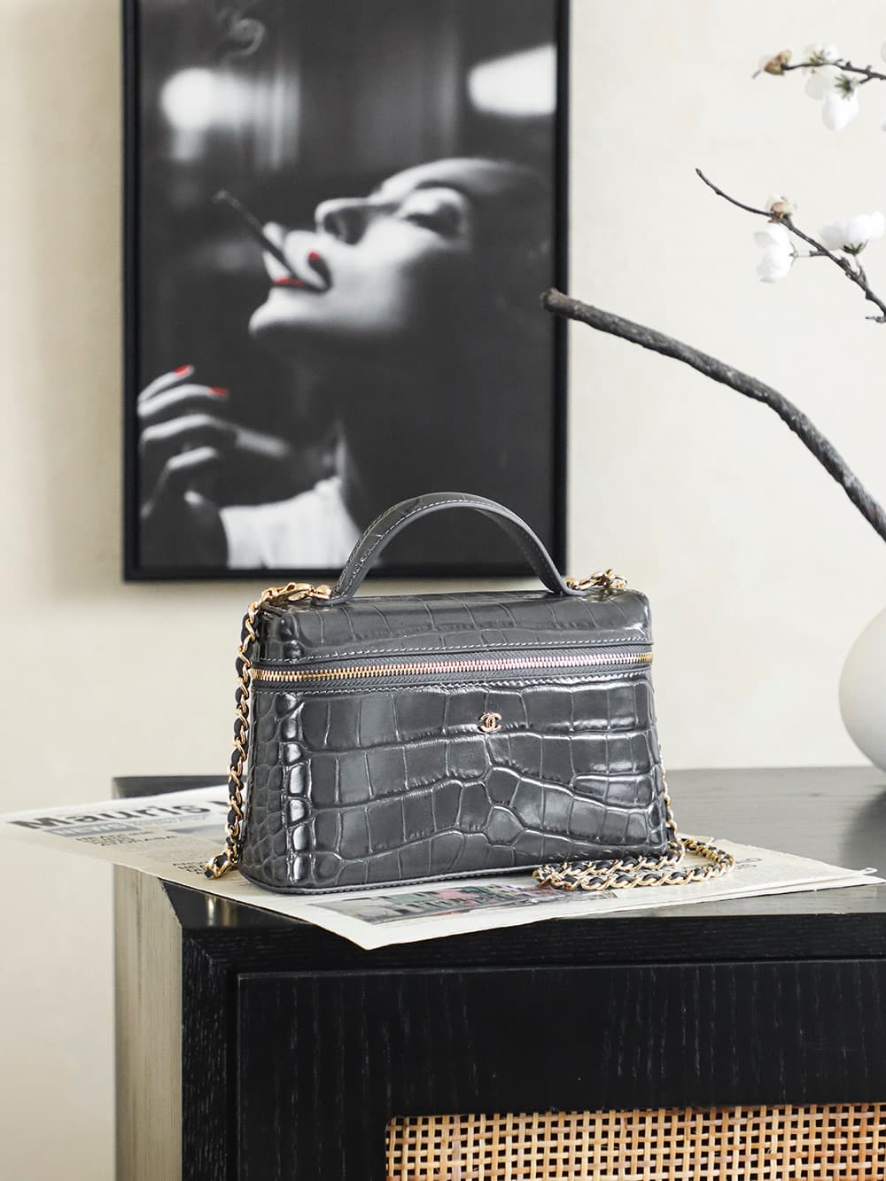 Chanel Small Vanity with chain Crocodile Embossed Calfskin& Gold-Tone Metal Black AS5195 A