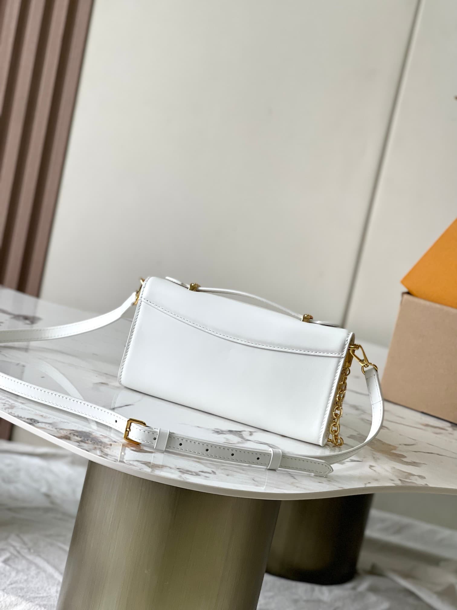 Louis Vuitton Wallet On Chain Capucines Calf Leather M12265 White Top