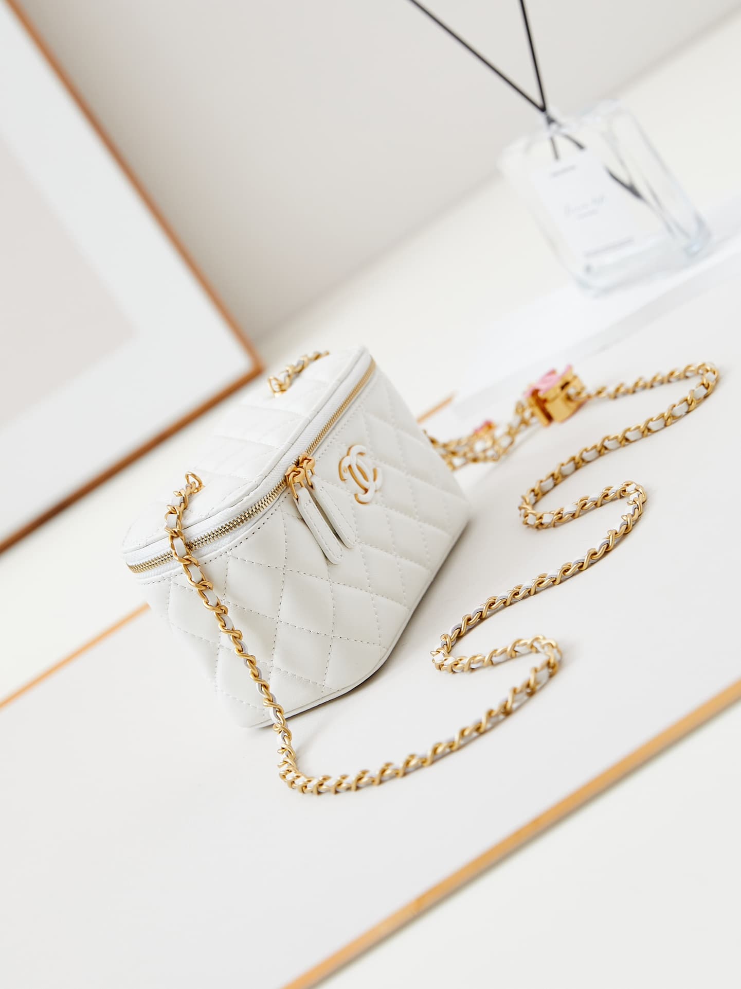 Chanel Vanity with Chain AP3940 Lambskin White A