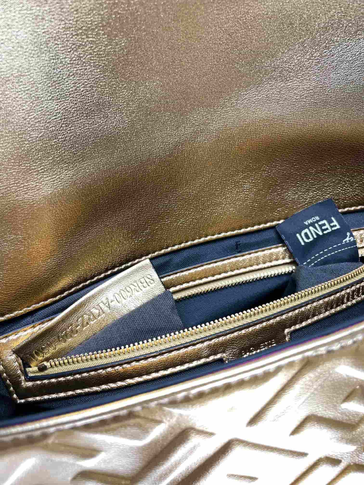 BAGUETTE leather bag Gold High